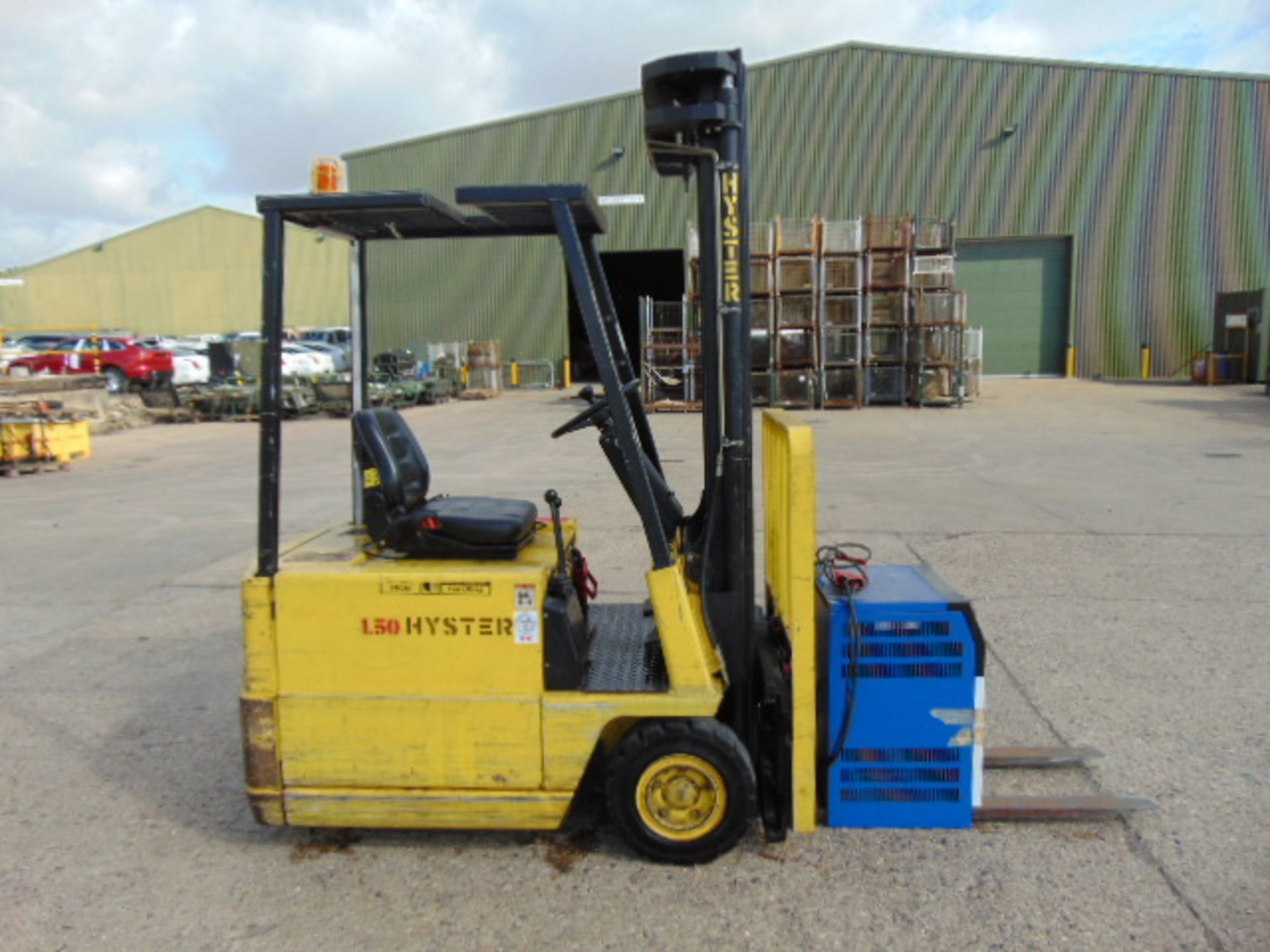 Hyster A1.50XL Electric Forklift with sideshift - Image 6 of 15