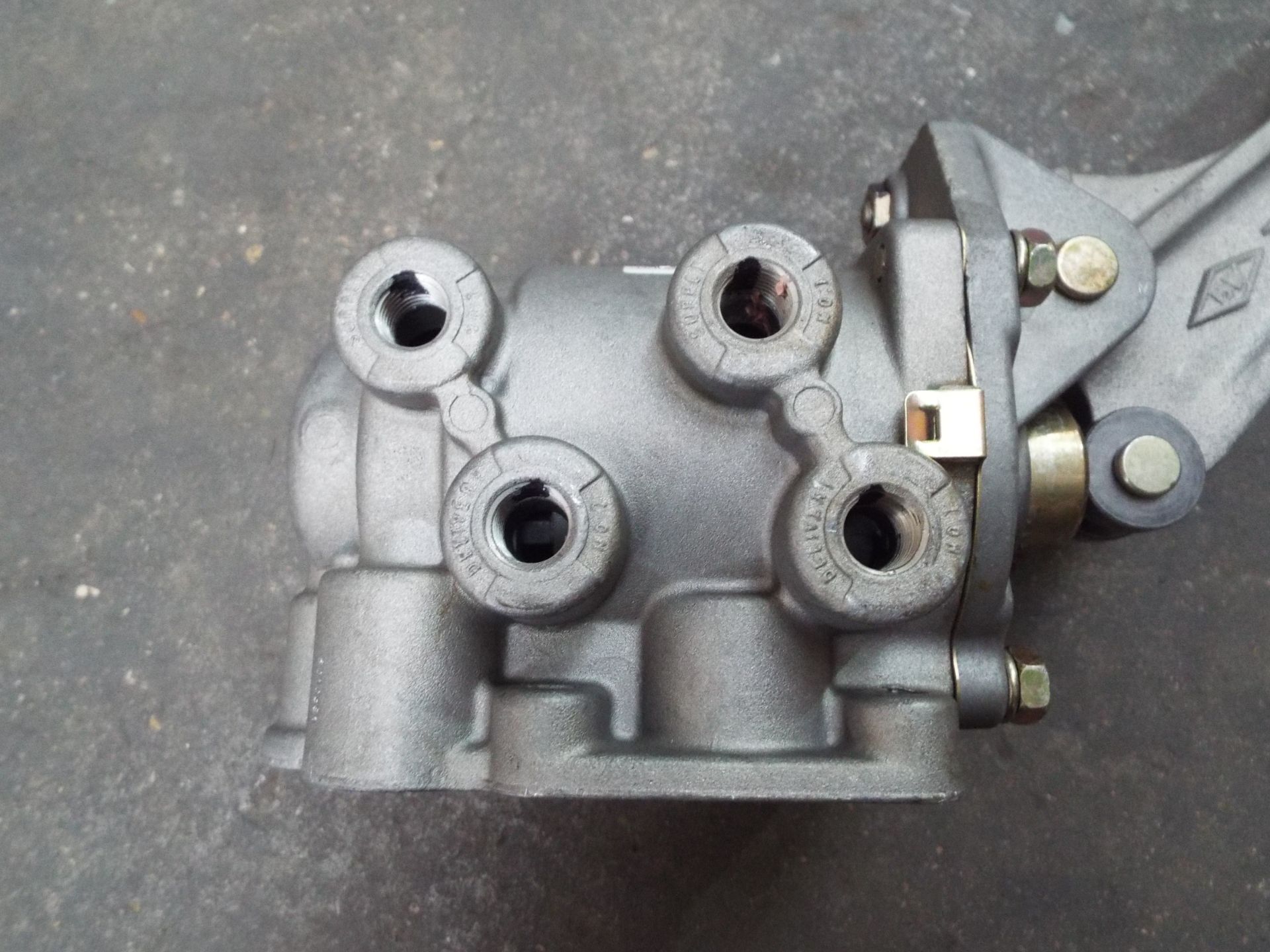 10 x Air Brake Valve and Pedal Assys - Image 6 of 7