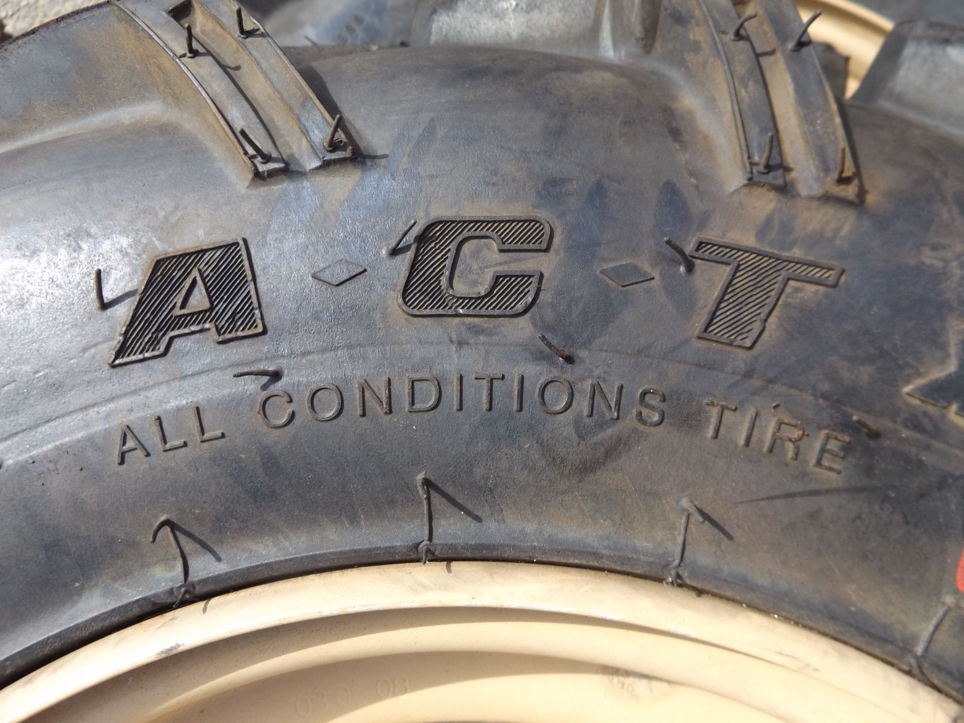 5 x Carlisle ACT 25x8R12 ATV Tyres complete with rims - Image 4 of 7