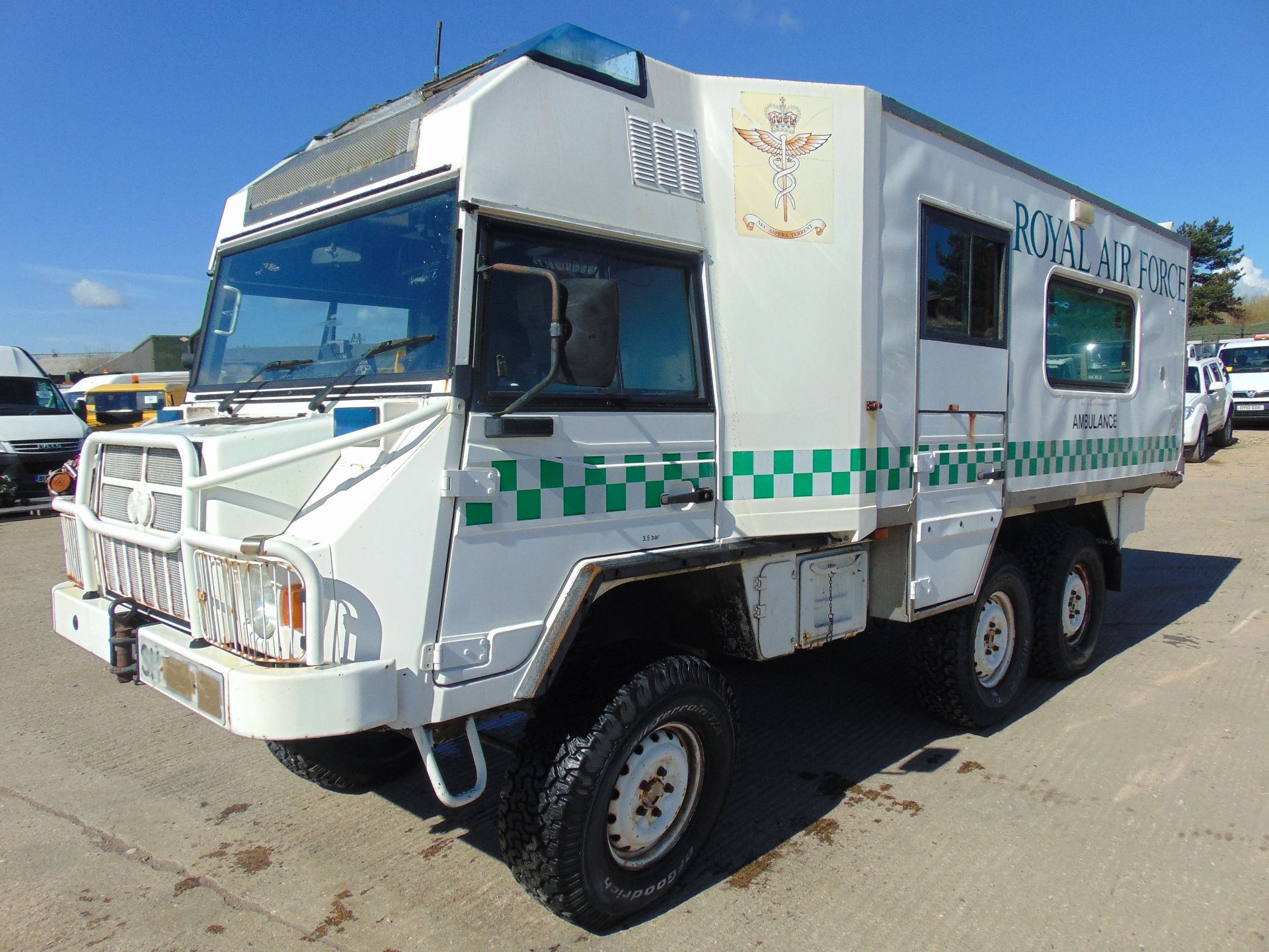 Military Specification Pinzgauer 718 6x6 Ambulance - Bild 3 aus 18