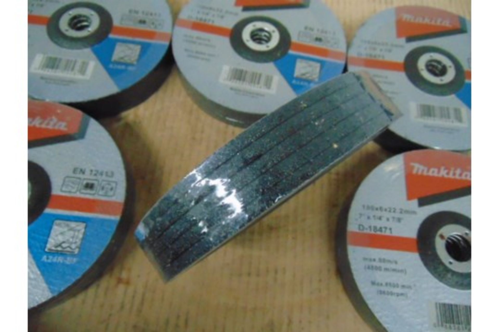 60 x Makita Metal Grinding Disc 180 x 6 x 22.2 A24R-BF D-18471 - Image 4 of 4