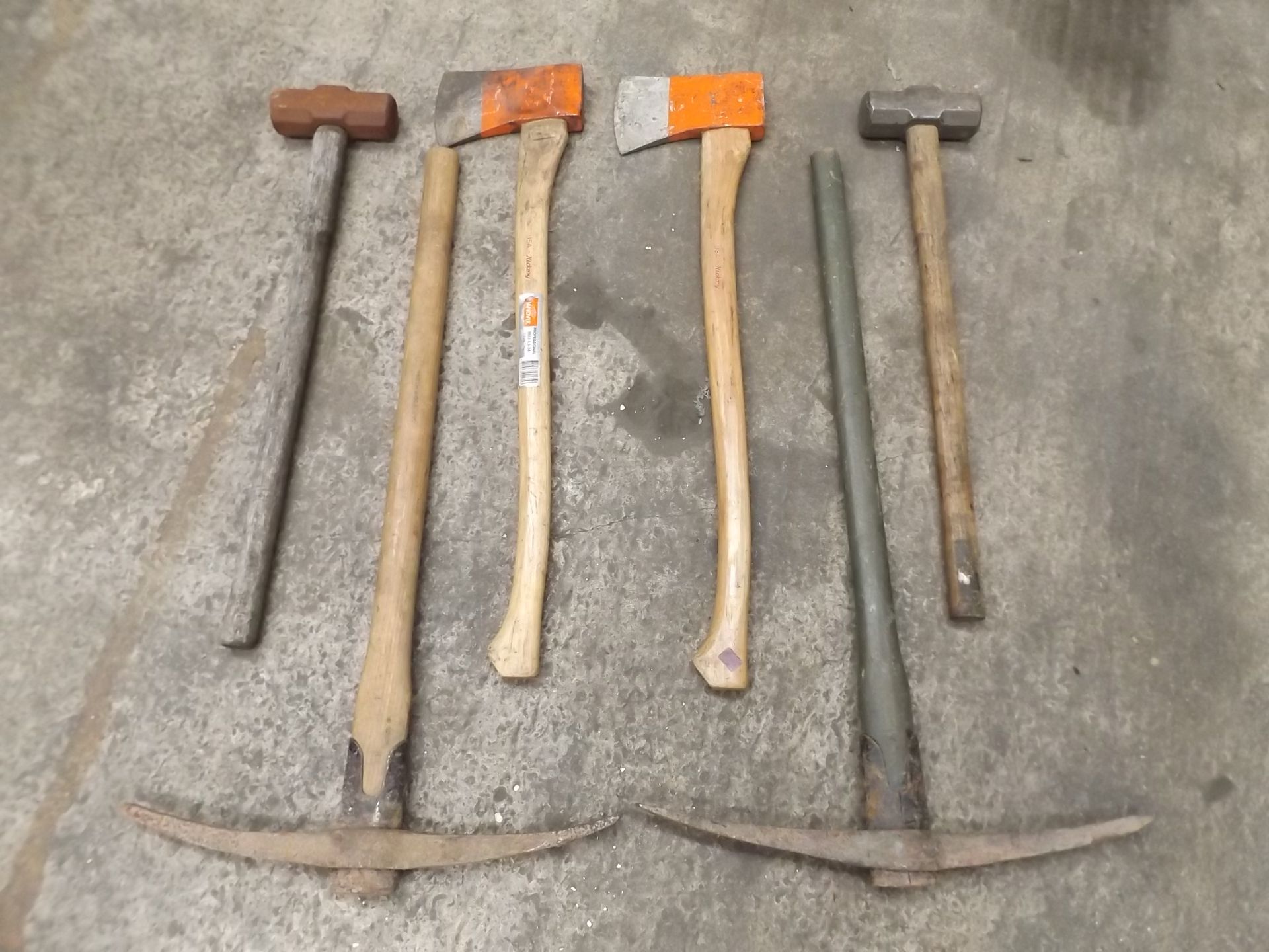 Mixed Hand Tools 2 x Axes, 2 x Pick Axes, 2 x Sledge Hammers