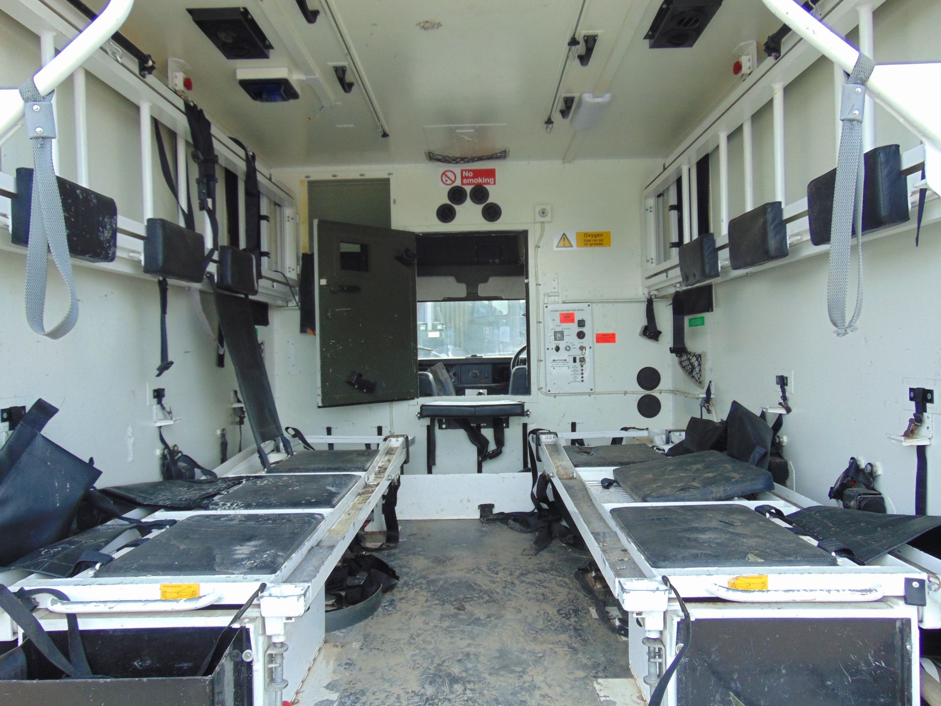Military Specification Land Rover Wolf 130 ambulance - Bild 14 aus 20