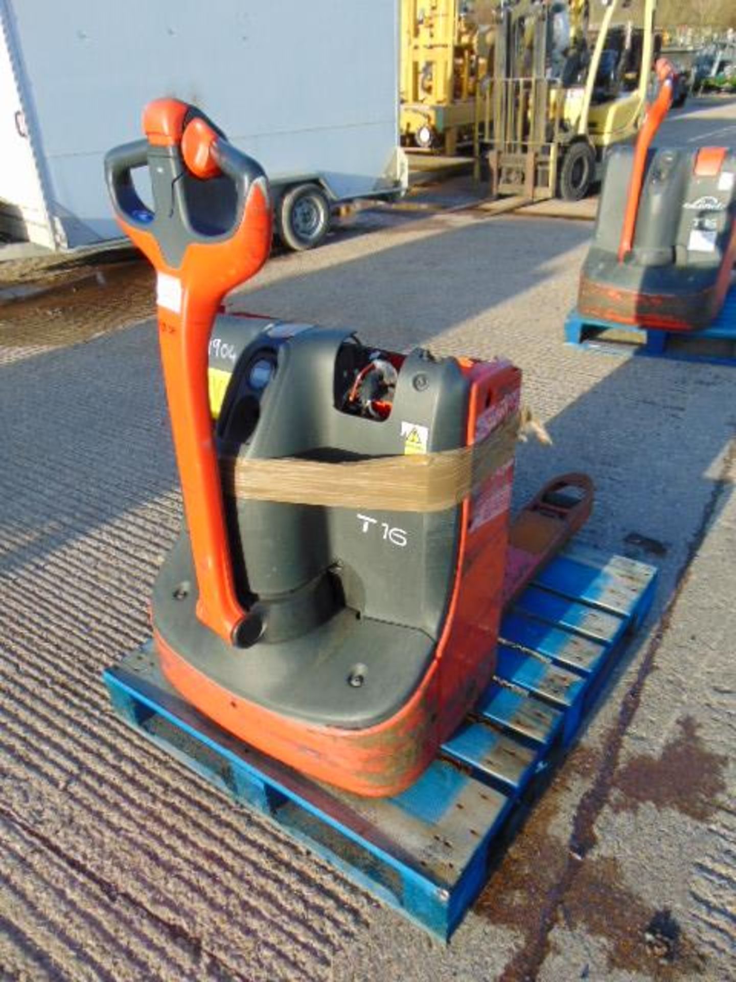 Linde T16 Self Propelled Electric Pallet Truck - Image 3 of 6