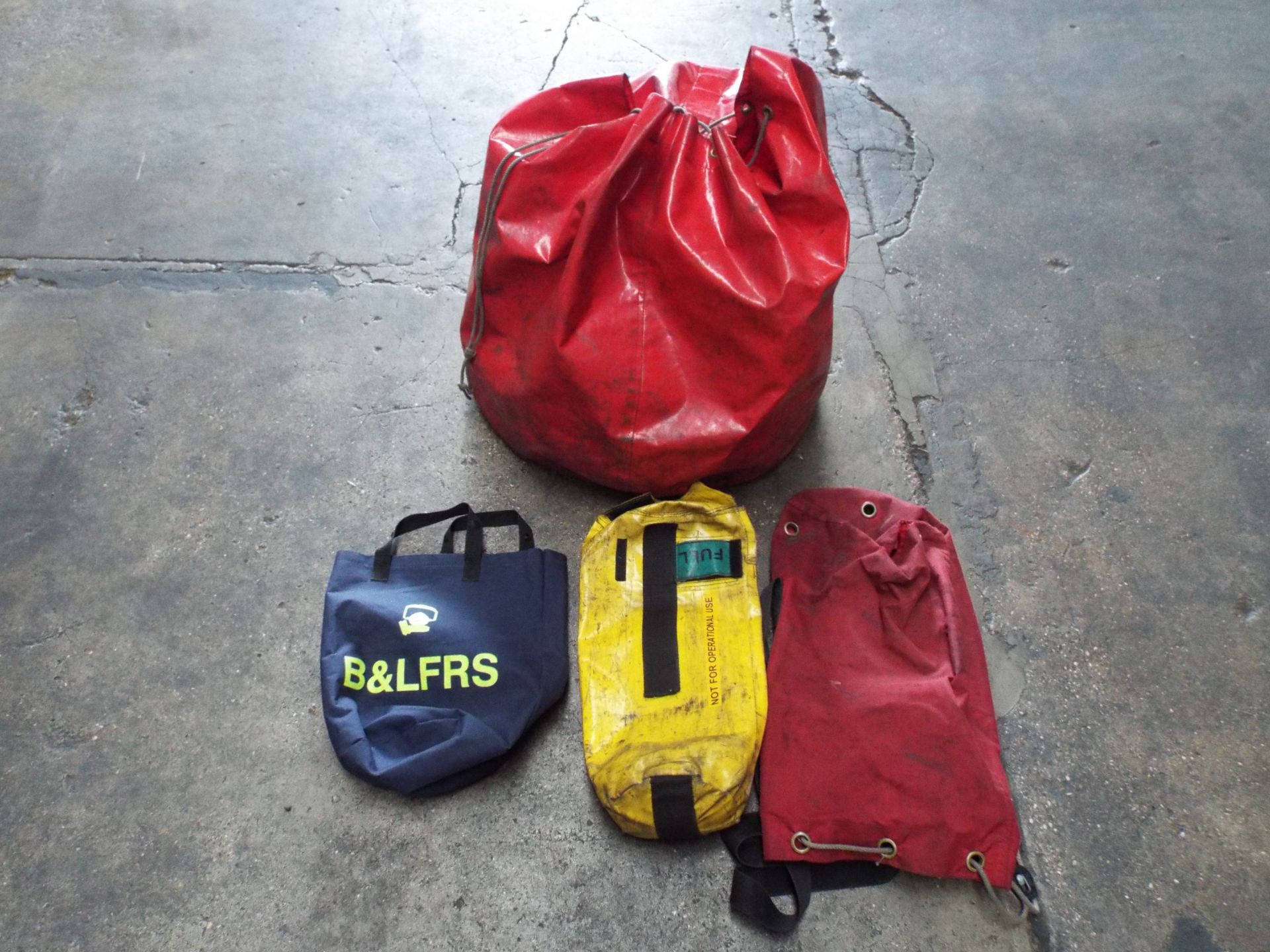 Mixed Stillage of Harnesses, Air Tank Bags etc - Bild 7 aus 7