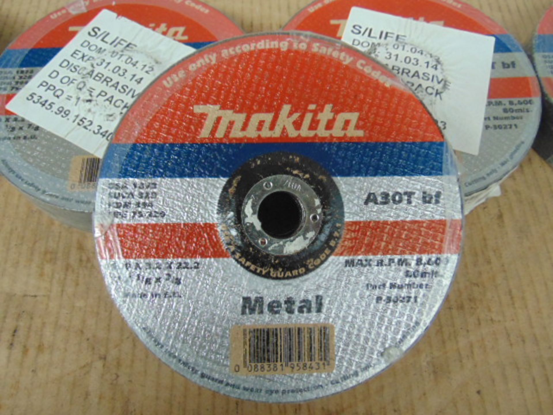 50 x Makita Metal Grinding Disc 180 x 3.2 x 22.2 A30T bf p.30271 - Image 2 of 6