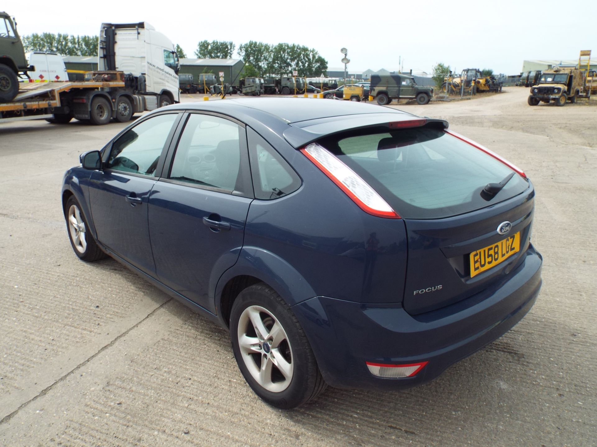 Ford Focus 1.8 TDDI Zetec Hatchback - Image 5 of 24