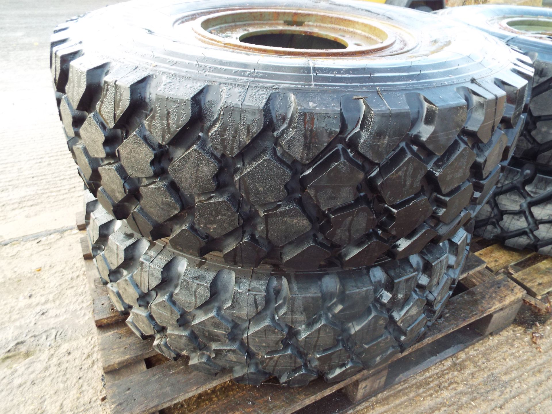 4 x Michelin XZL 365/85 R20 Tyres with Runflat Inserts and 10 Stud Rims - Image 7 of 7