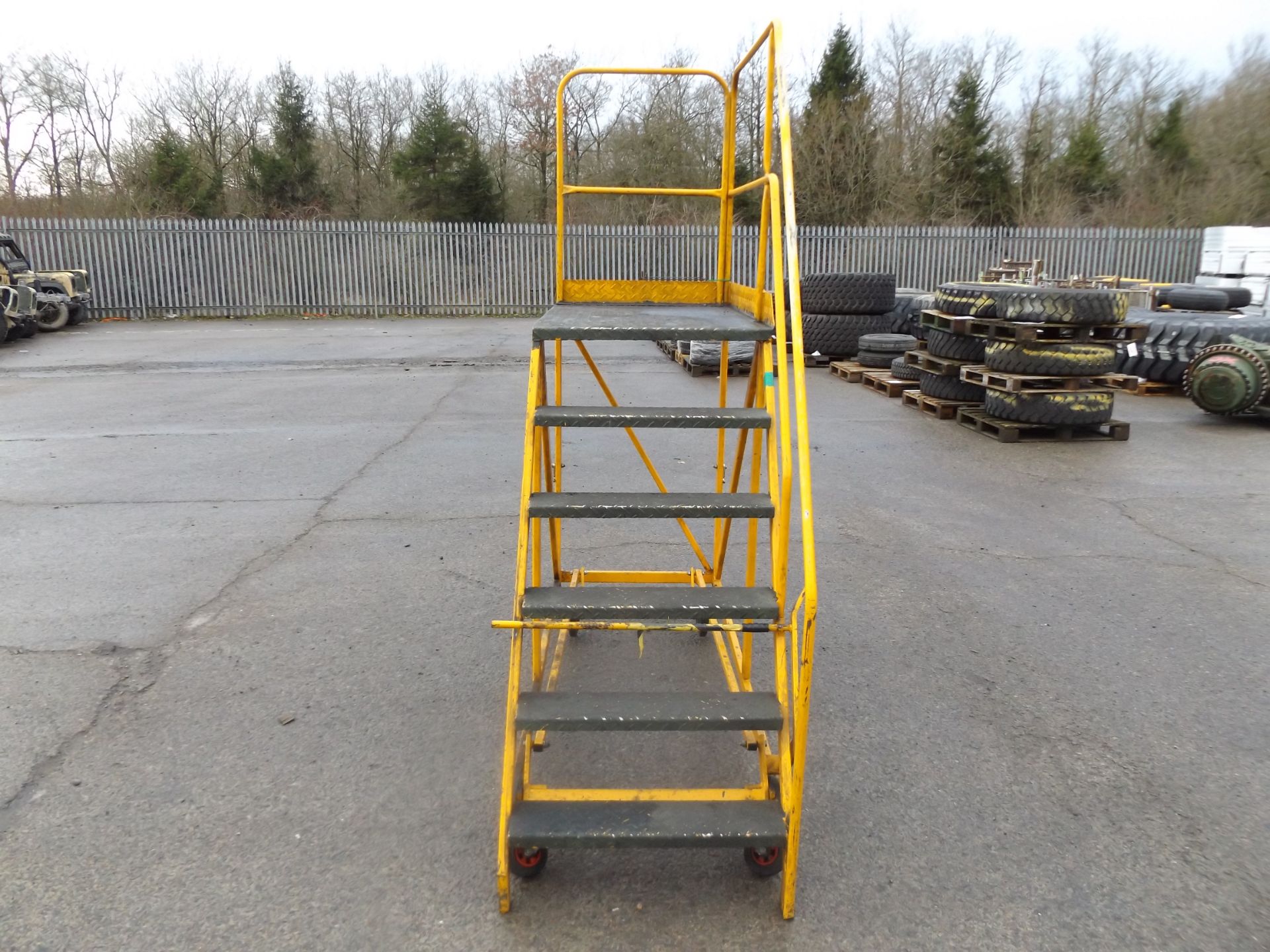 Build Power 6-Step mobile Warehouse Ladder - Image 3 of 6