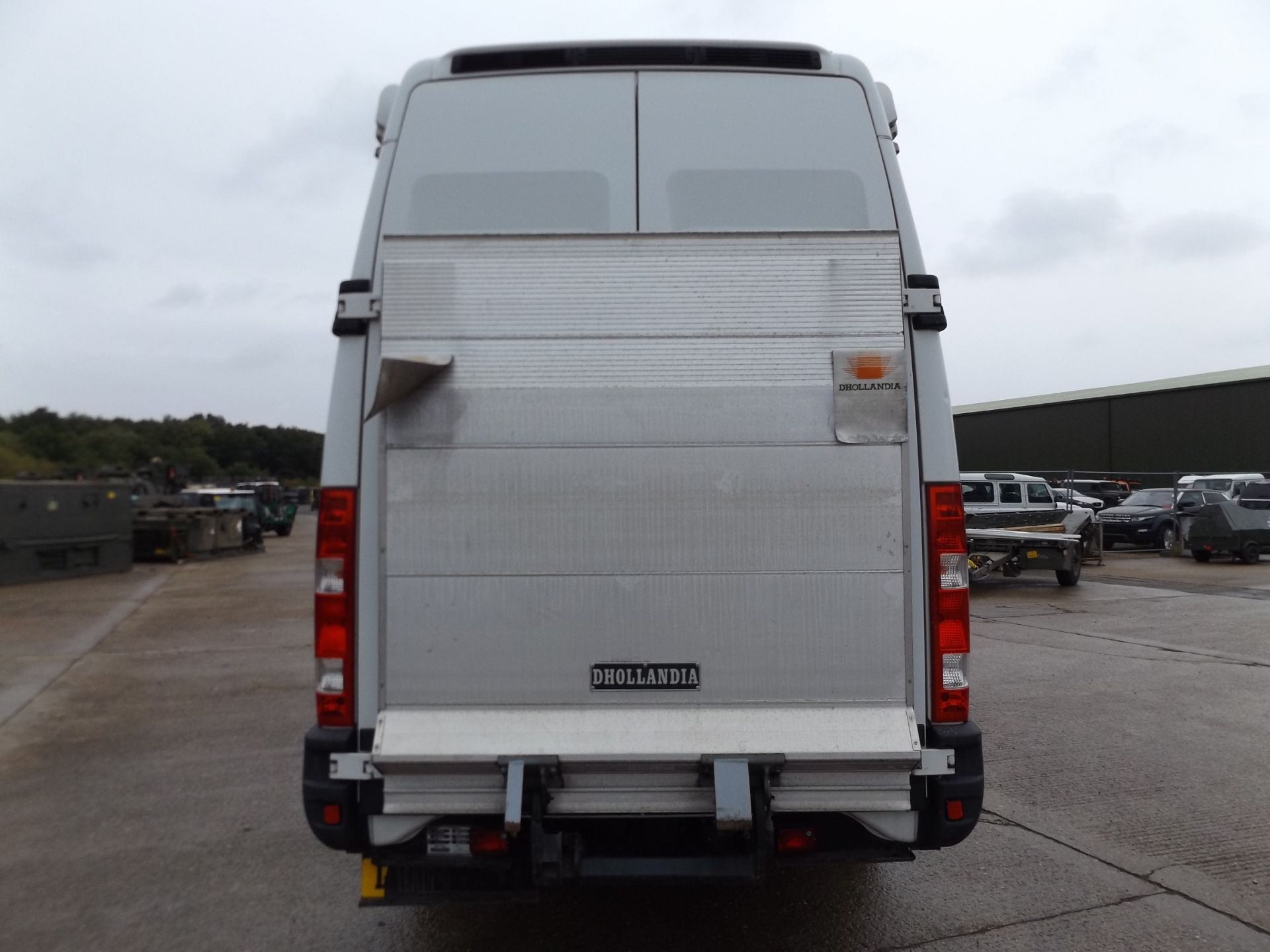 26,527km Iveco Daily 3.0HPT complete with twin Omnistor Safari Residence awnings and tail lift - Bild 7 aus 33