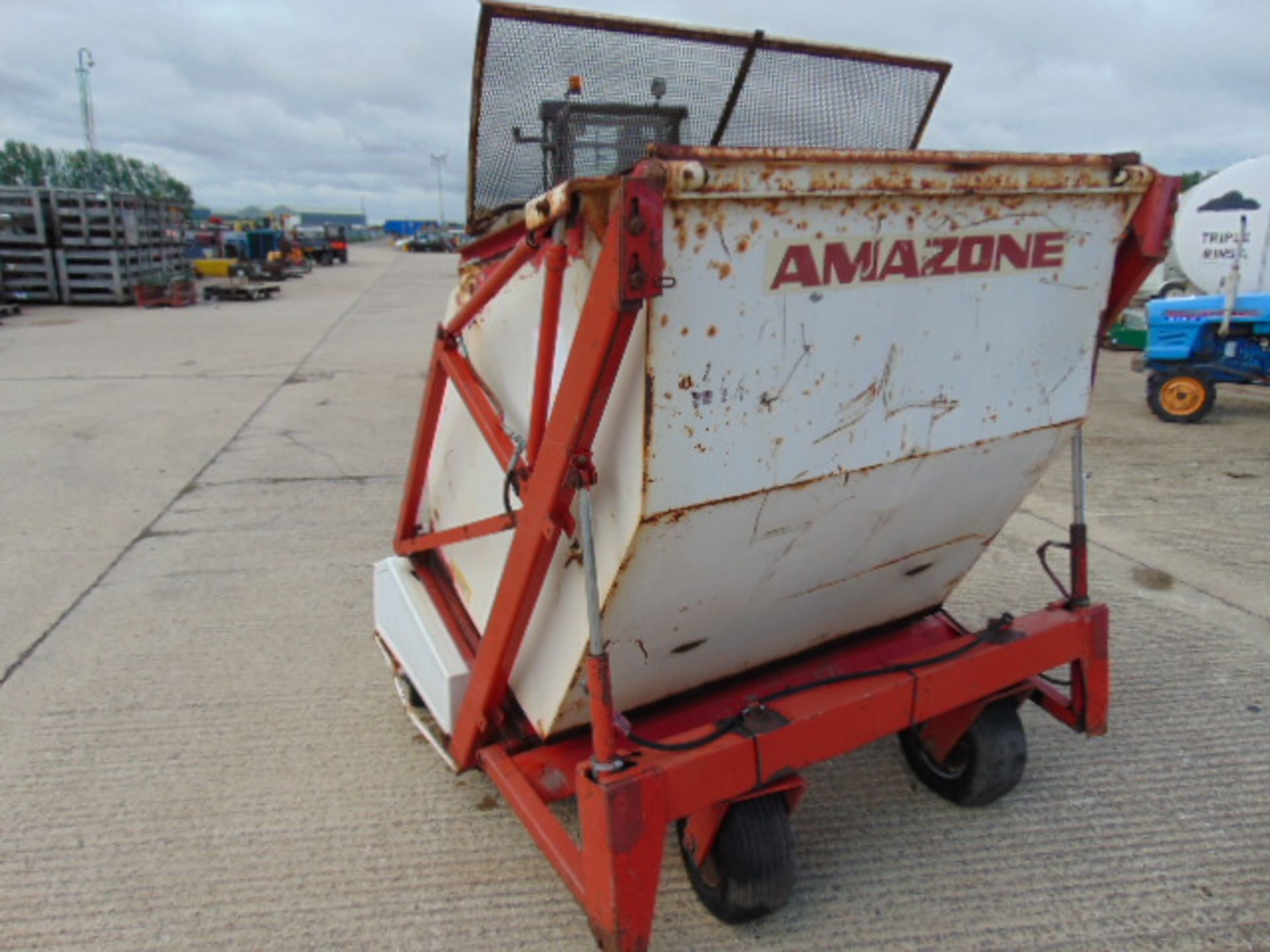 Amazone Lift Groundkeeper Mower/Collector - Image 5 of 9