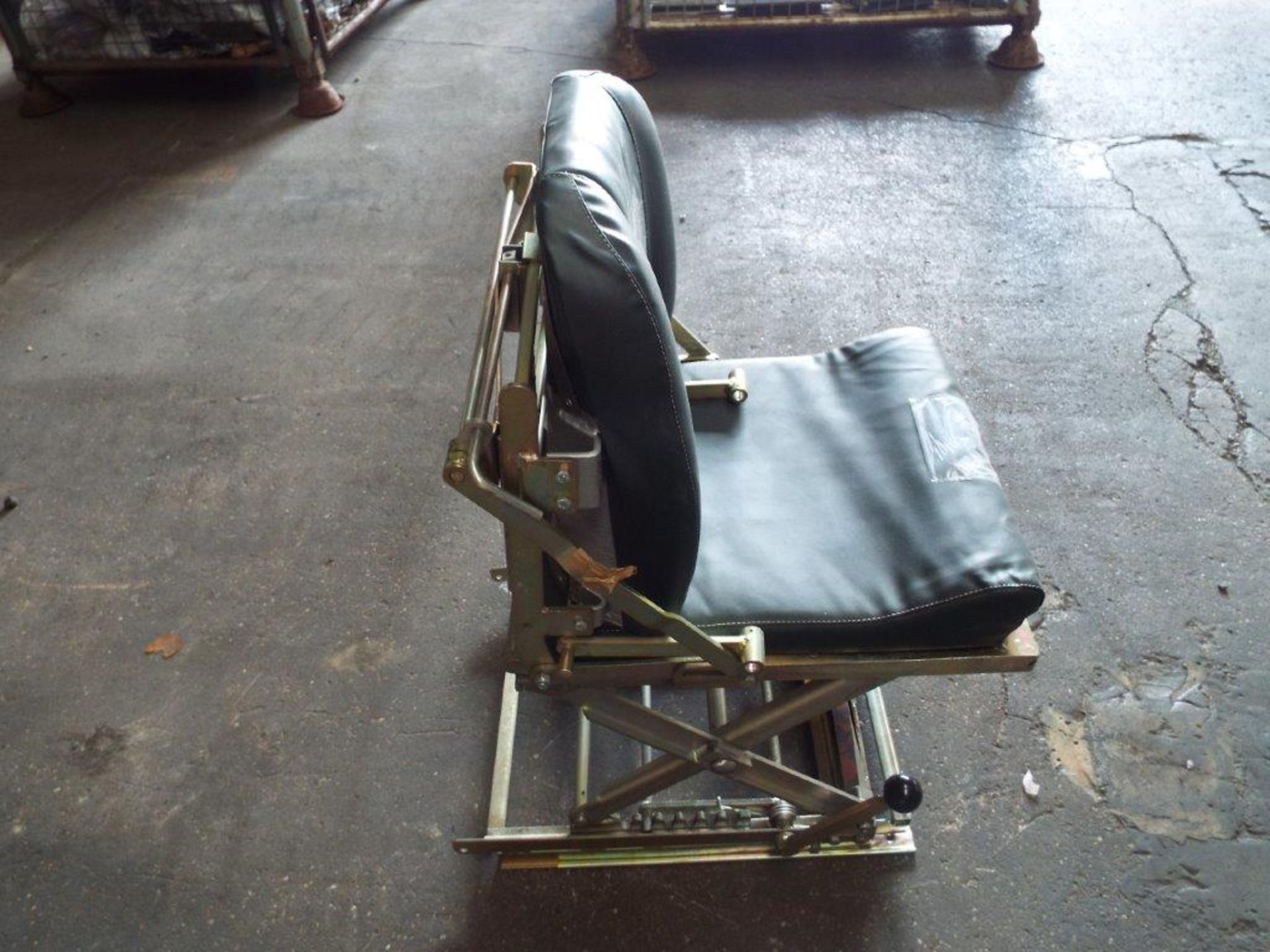 Unissued FV432 Drivers Seat - Bild 3 aus 11