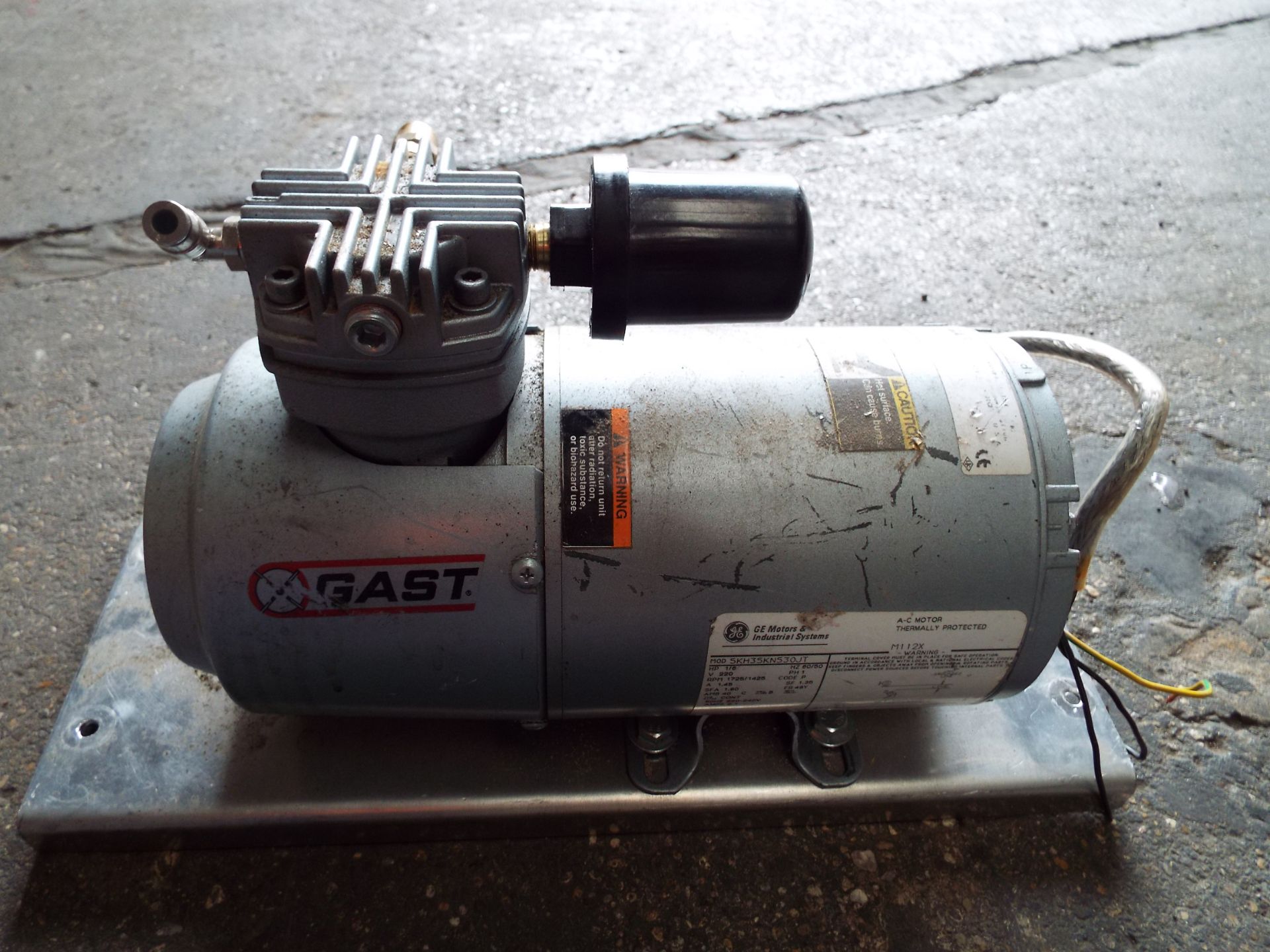 Gast 1H Oil-Less Compressor/Vaccuum Pump - Image 2 of 6