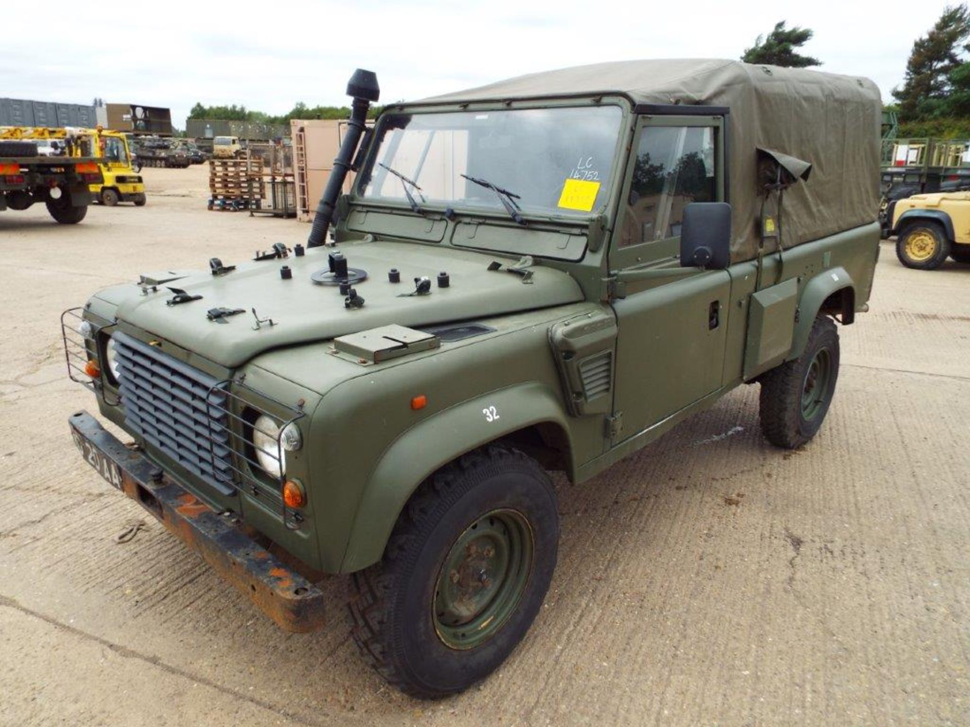 Military Specification LHD Land Rover Wolf 110 Soft Top - Bild 3 aus 26