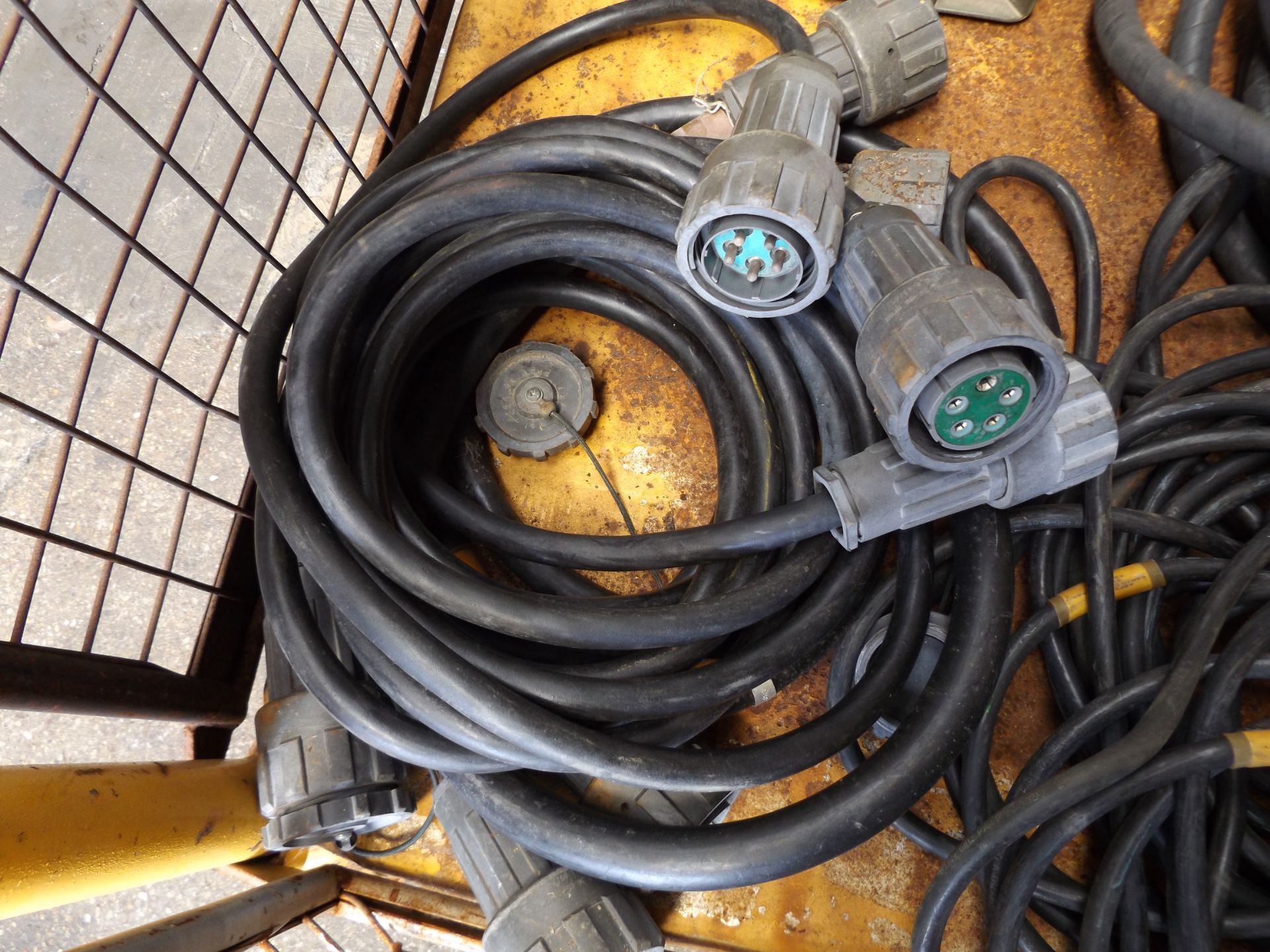 Mixed Stillage of Electrical Cable and Connectors - Image 4 of 8