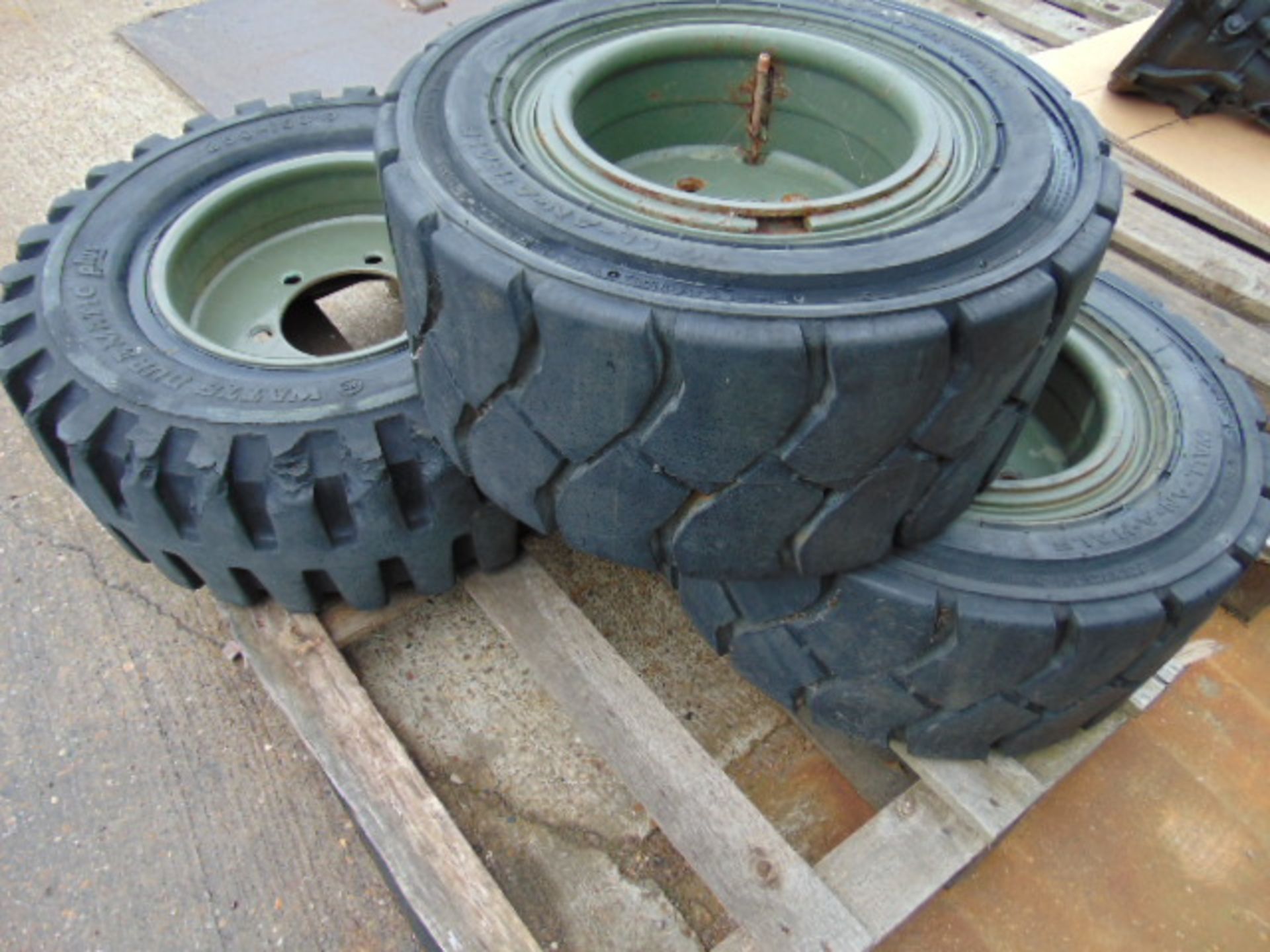 2 x Wall-An-A-Half 23 x 10.1 and 1 x Watts Duramatic Plus 250 x 15 Tyre on Rims - Image 2 of 5