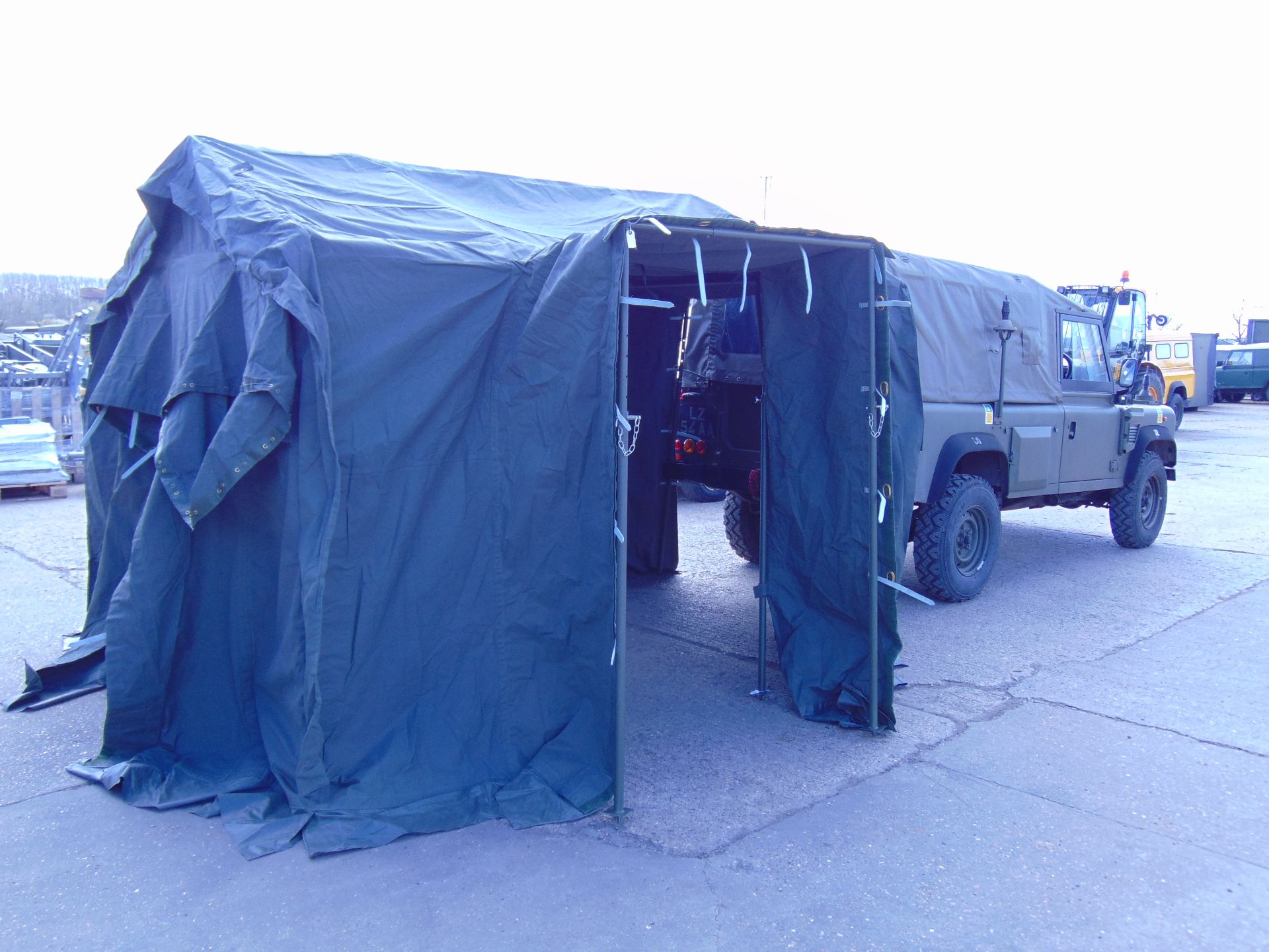 8'x8' Fv432 Closed Command/Sleeping Tent - Image 2 of 8
