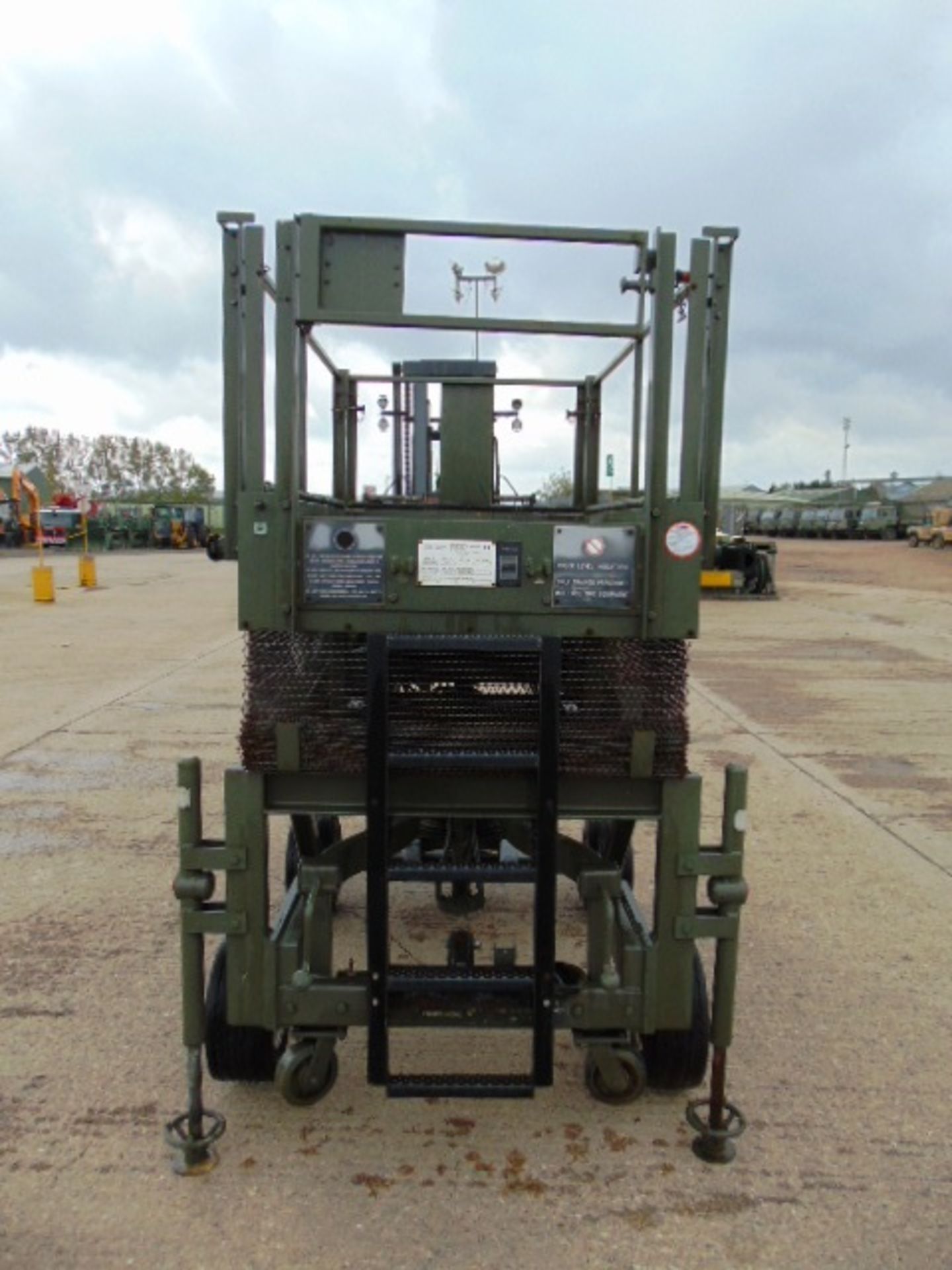 UK Lift 4m Mobile Hydraulic Work Platform - Image 4 of 17