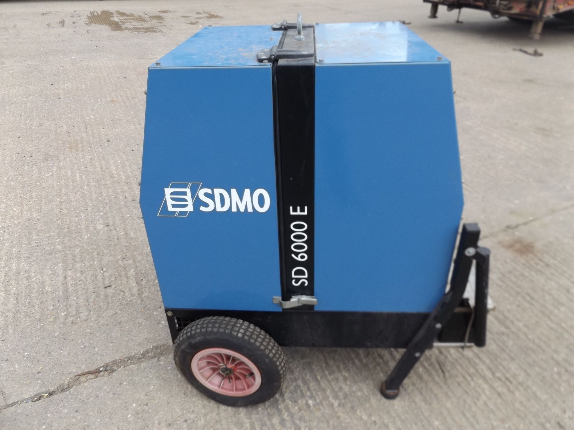 SDMO SD 6000E mobile diesel generator with electric start - Image 5 of 9