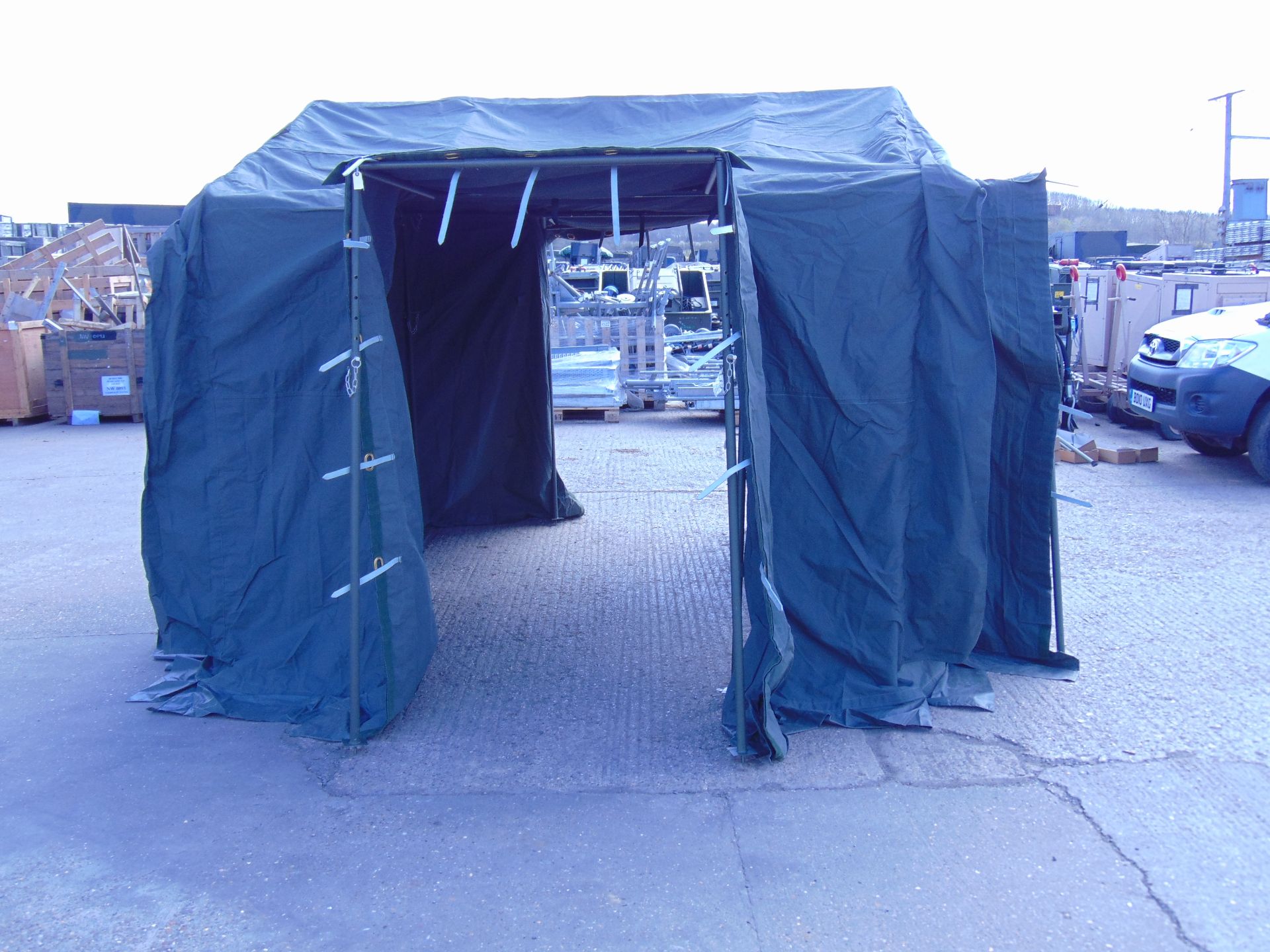 8'x8' Fv432 Closed Command/Sleeping Tent - Image 3 of 8