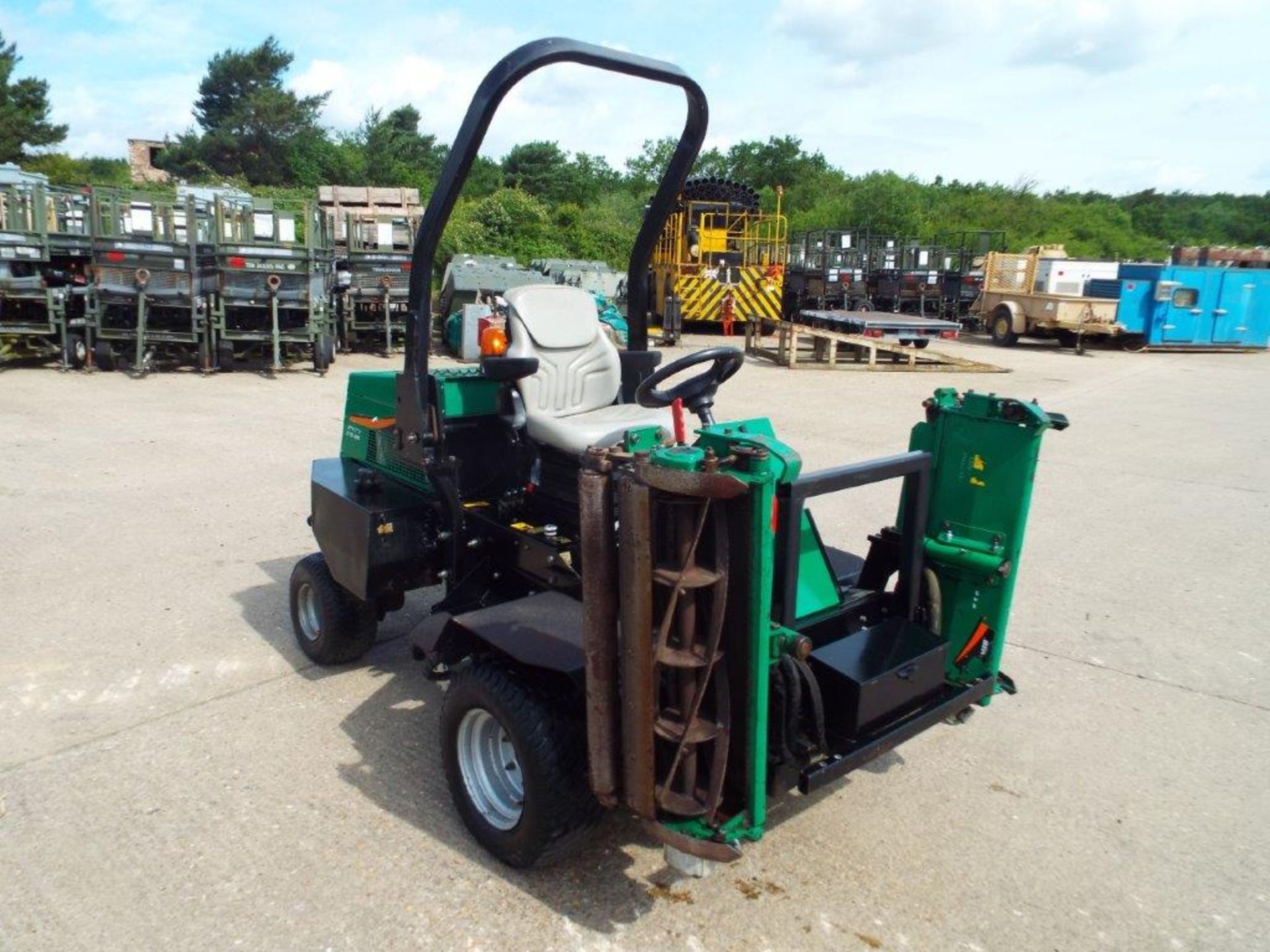 Ransomes Highway 2130 4WD Triple Gang Ride on Mower - Image 9 of 27