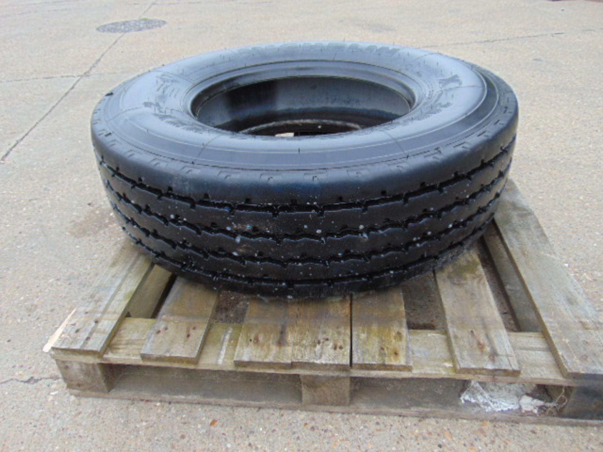 1 x Michelin XZY-2 295/80 R22.5 Tyre - Image 3 of 5