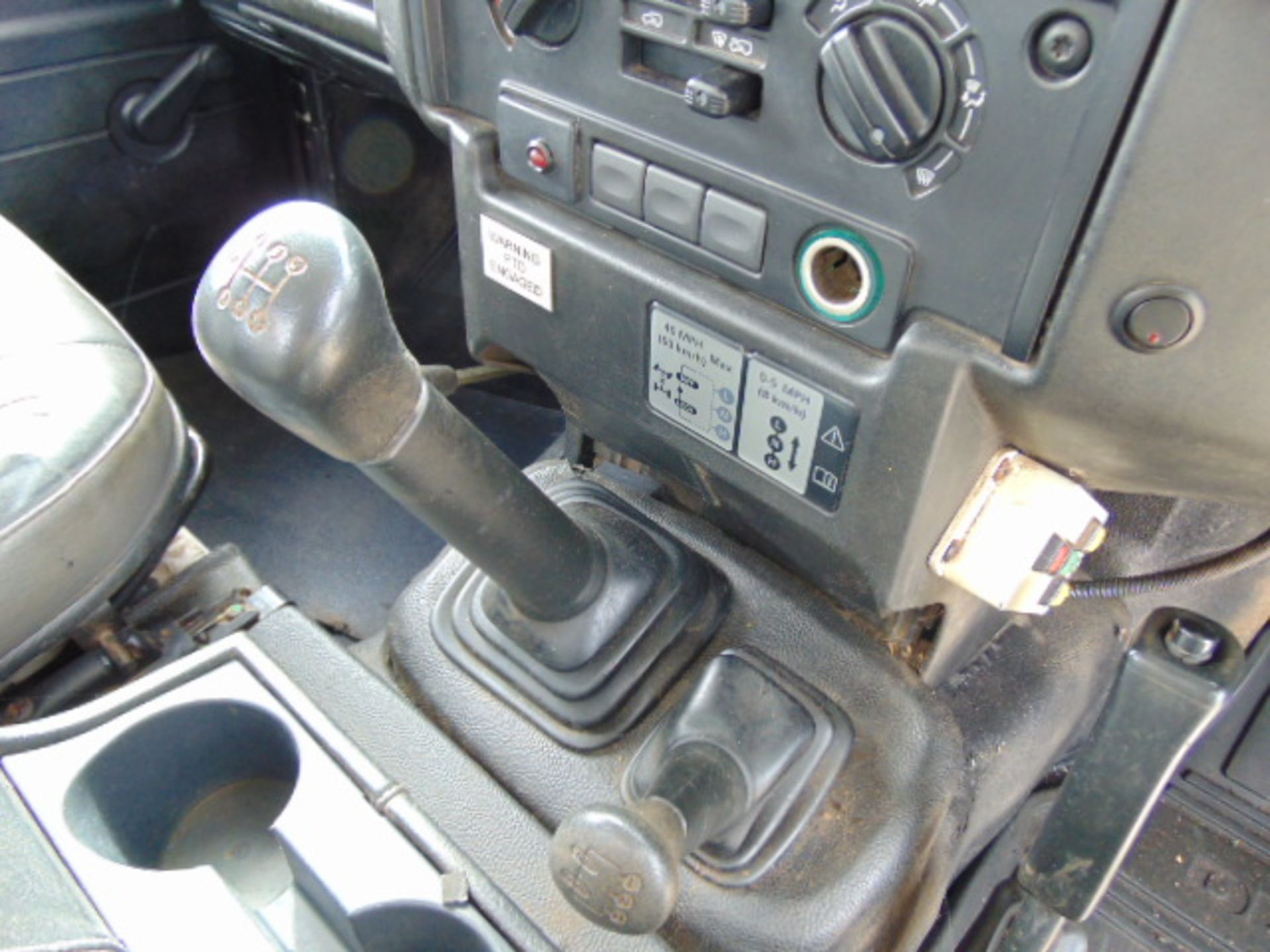 Land Rover 110 2.4TDCi Defender Fitted with V130 13 Metre Platform Access Hoist - Bild 18 aus 23