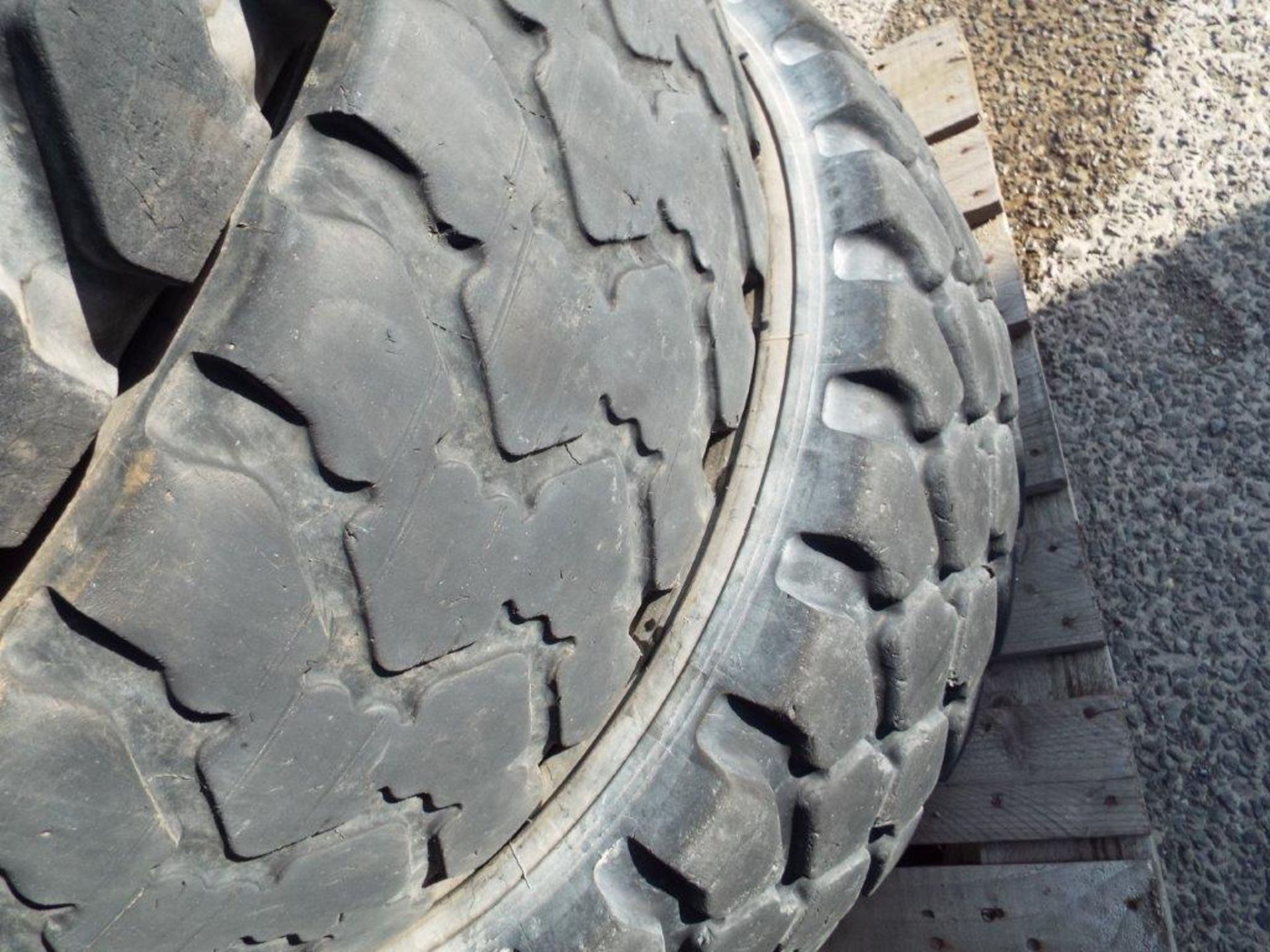 16 x Michelin XZL 365/85 R20 Tyres - Image 9 of 13