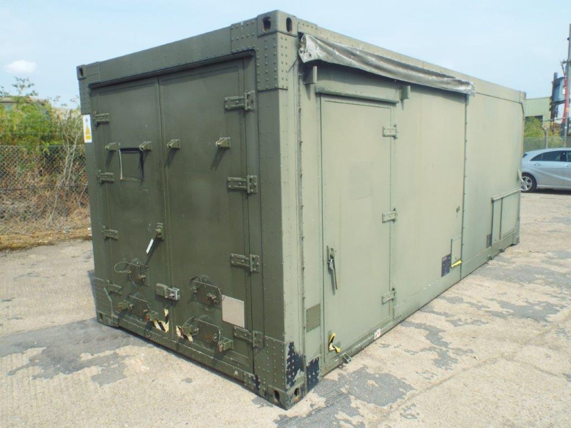 20ft ISO Shipping Container/ Office Unit C/W Twist Locks, Work Stations, Electrics, Lights etc - Image 18 of 28