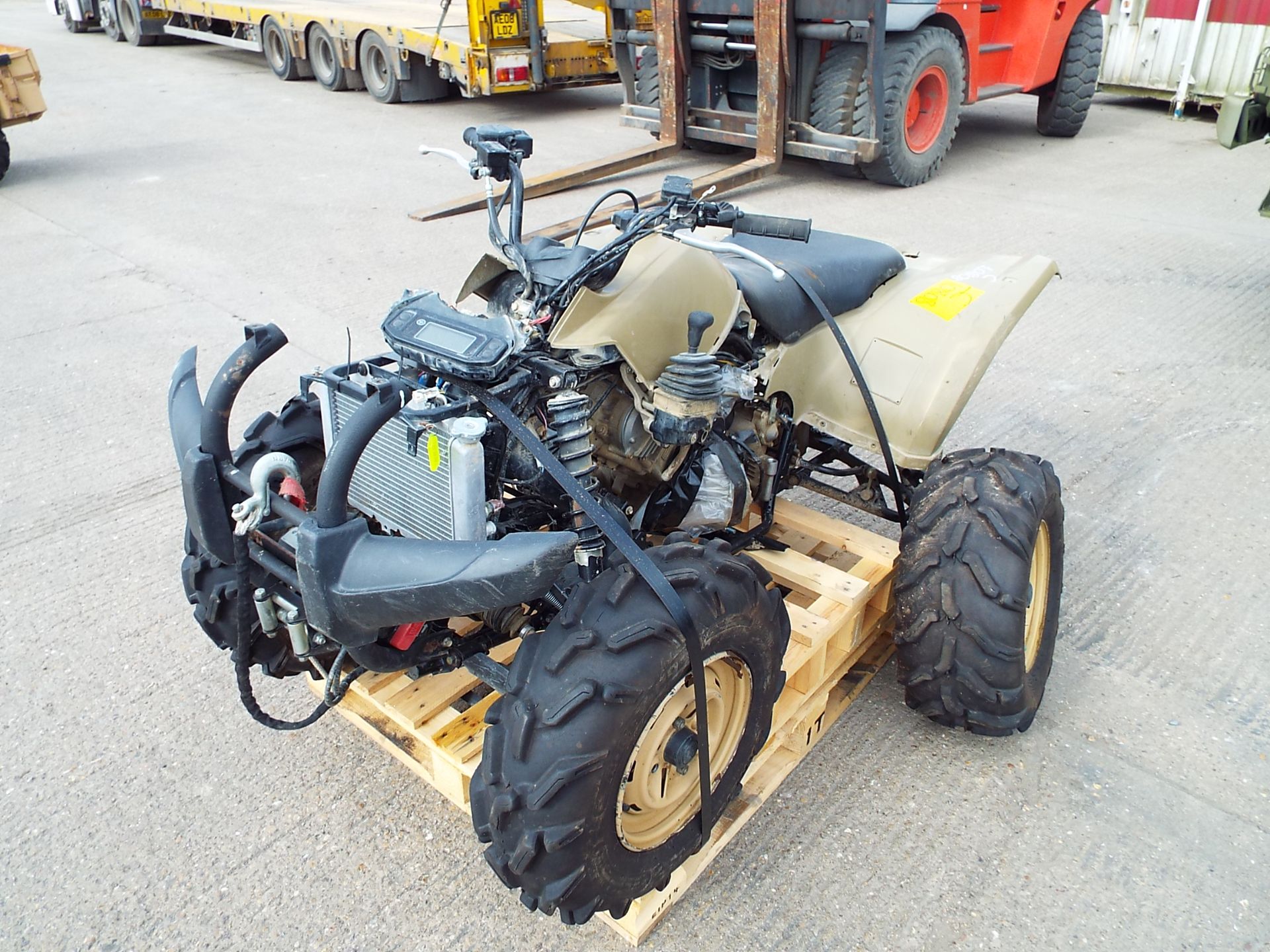 Military Specification Yamaha Grizzly 450 4 x 4 ATV Quad Bike with Winch - Bild 3 aus 19