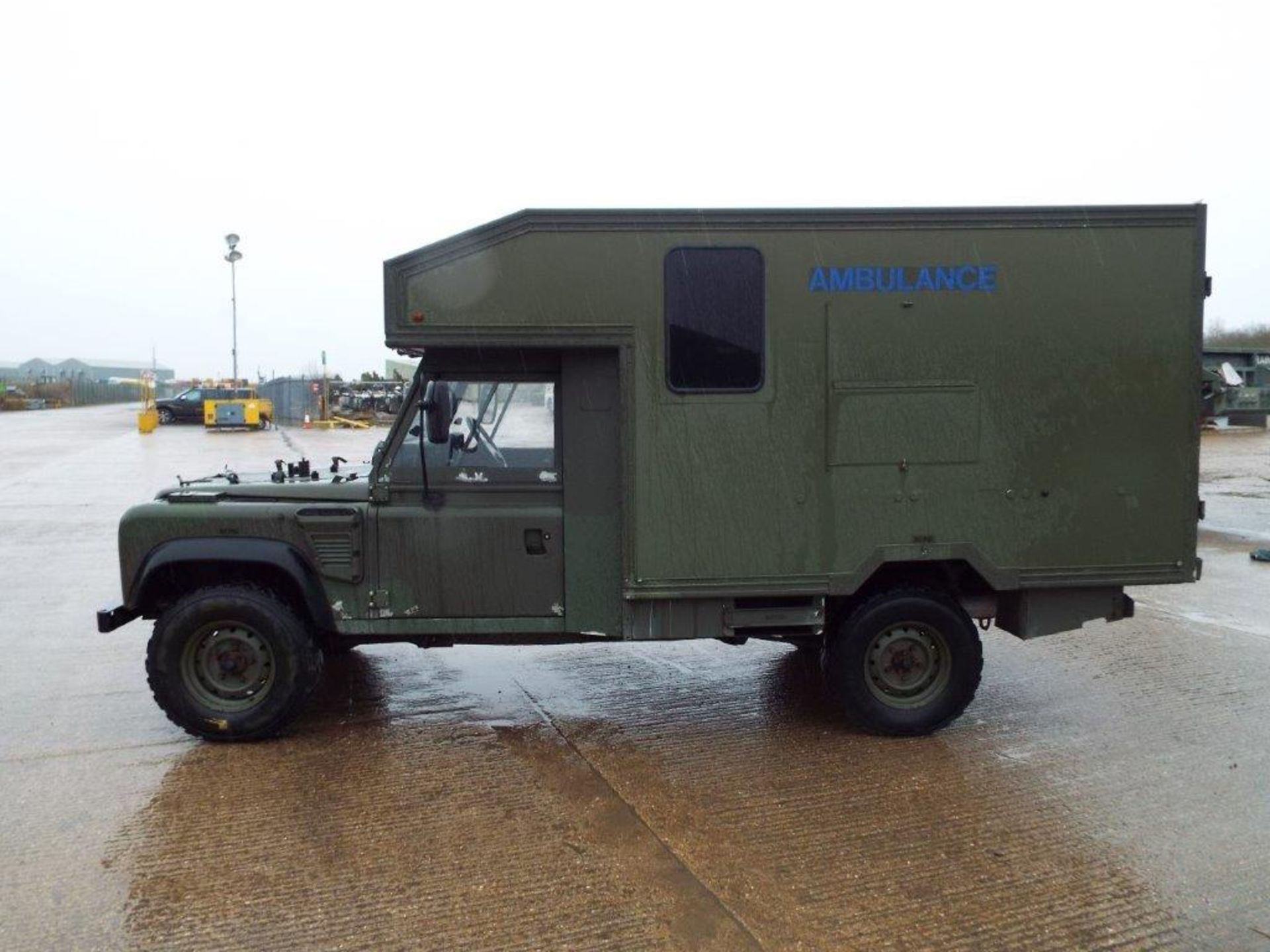 Military Specification Land Rover Wolf 130 Ambulance - Bild 4 aus 25