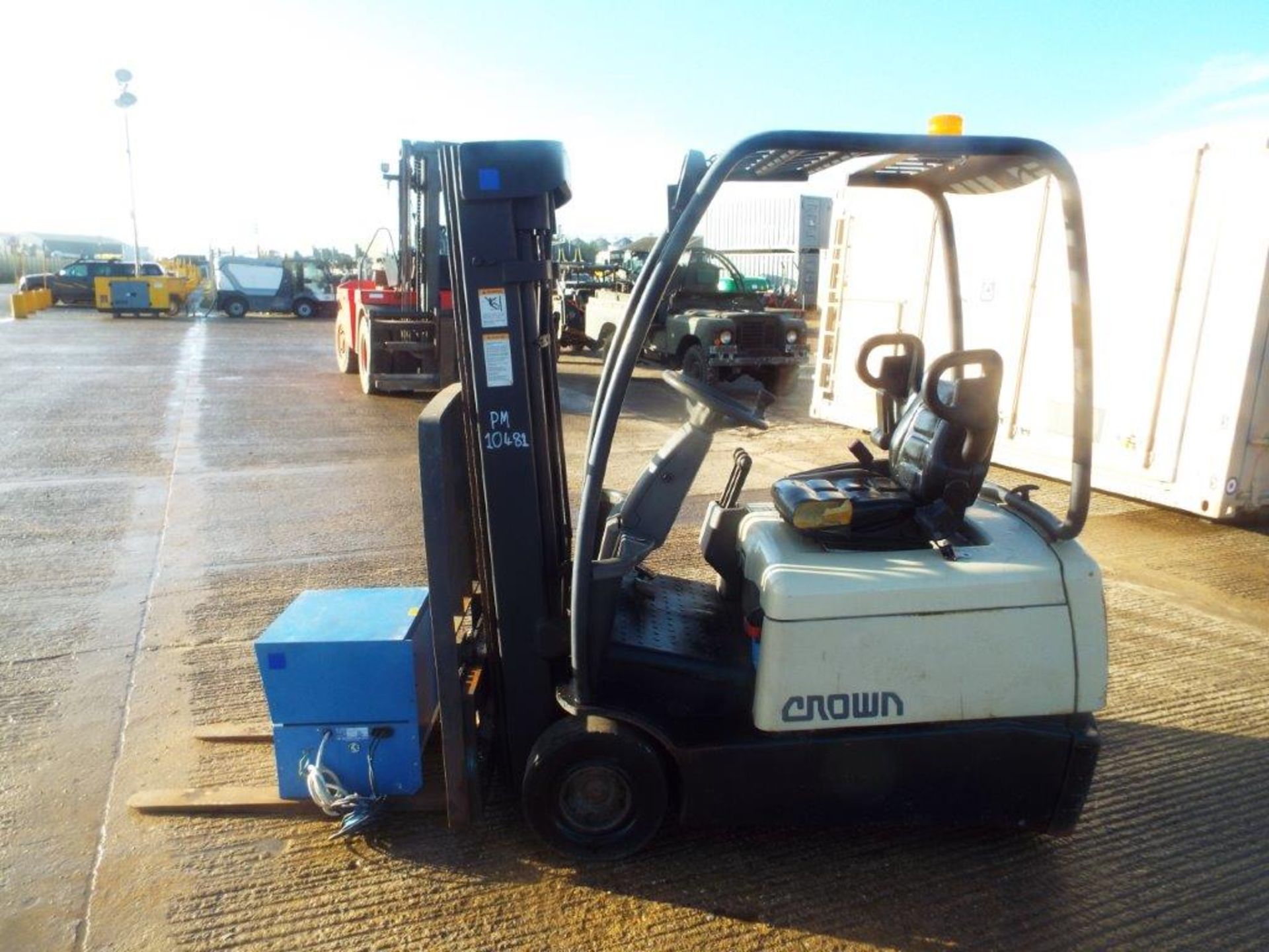 Crown SC30 OPT2 Electric Forklift - Image 4 of 23