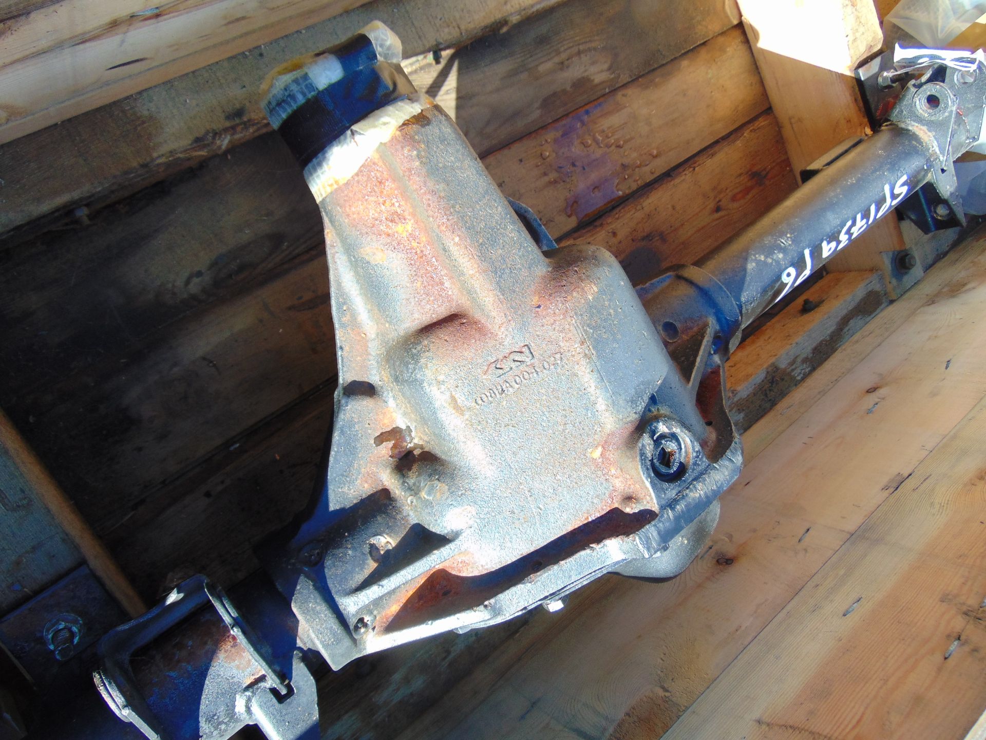 A1 Reconditioned Land Rover Defender Rear Axle Case and Diff Assy P/No FRC2352 - Image 3 of 5