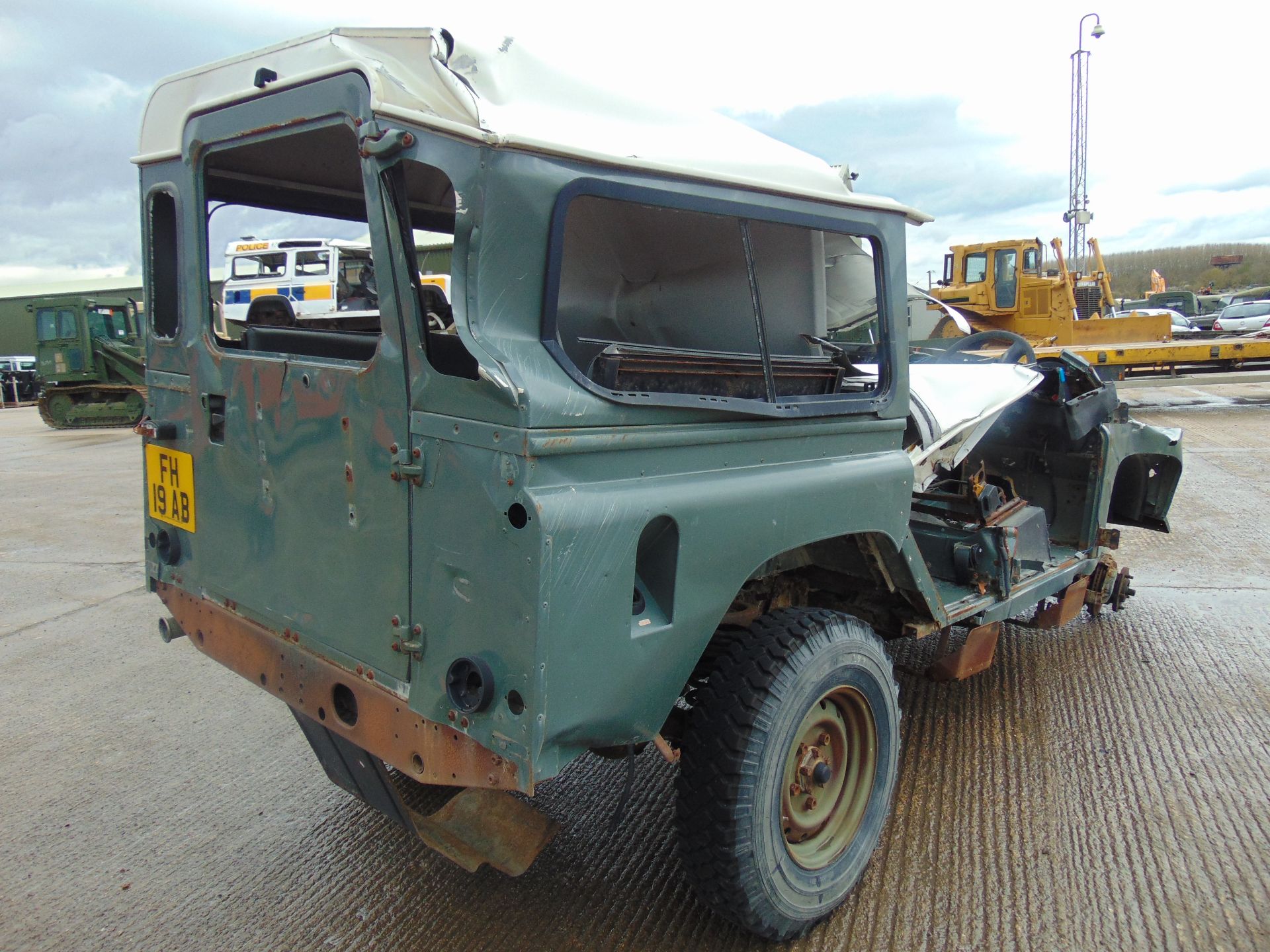 Land Rover Defender 110 TD5 suitable for spares or repairs - Image 8 of 14