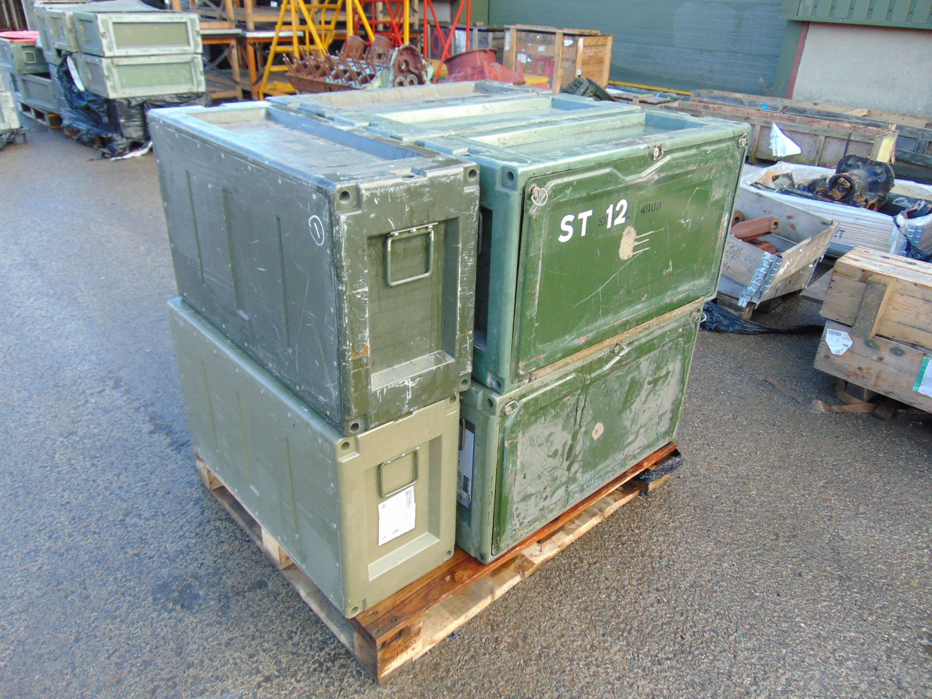 8 x Heavy Duty Interconnecting Storage Boxes With Lids - Image 3 of 7