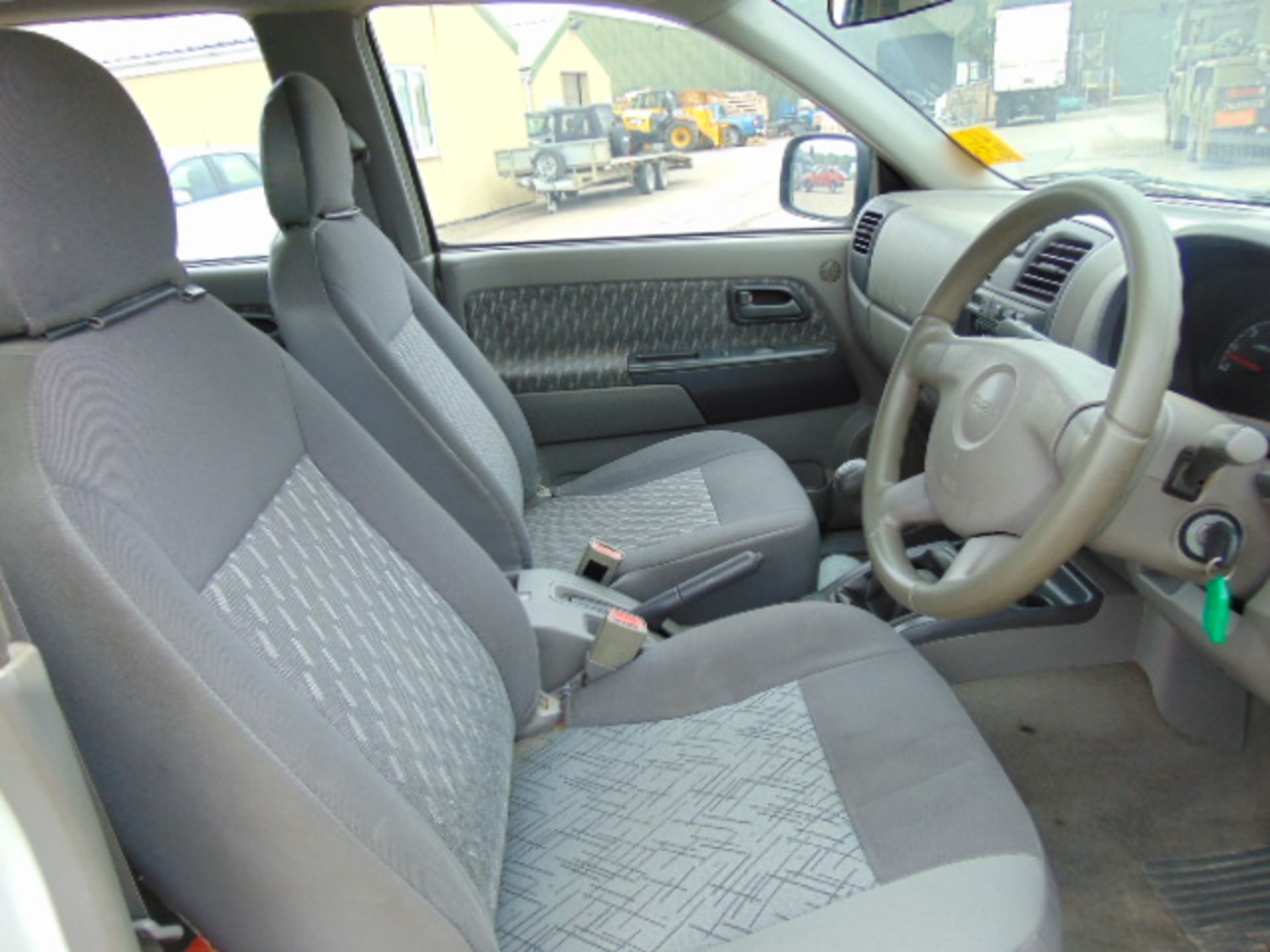 Isuzu D-Max Double Cab 3.0 Diesel 4 x 4 Pickup - Image 14 of 18