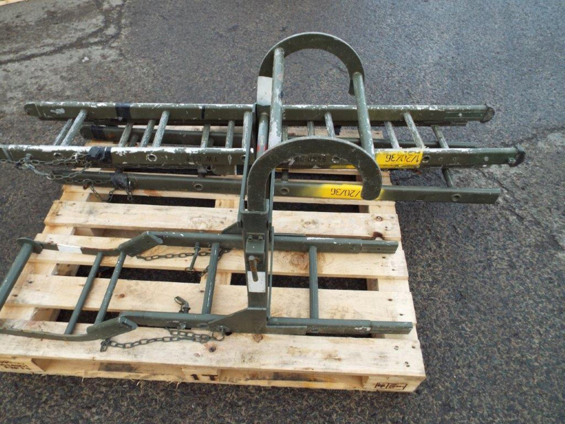 4 Section Military Aluminium Scaling/Assault Ladder with Ridge Hook and Roller Attachments - Image 5 of 7