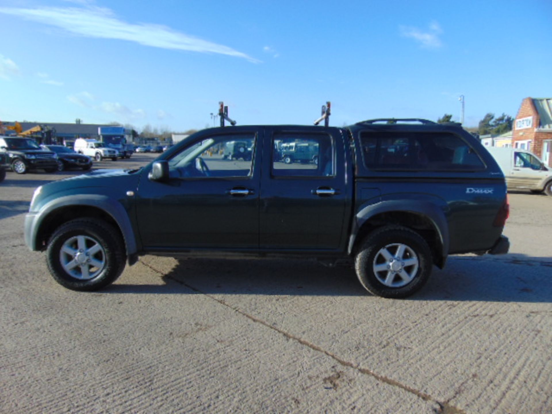 Isuzu D-Max Double Cab 2.5 Diesel 4 x 4 Pickup - Image 4 of 15