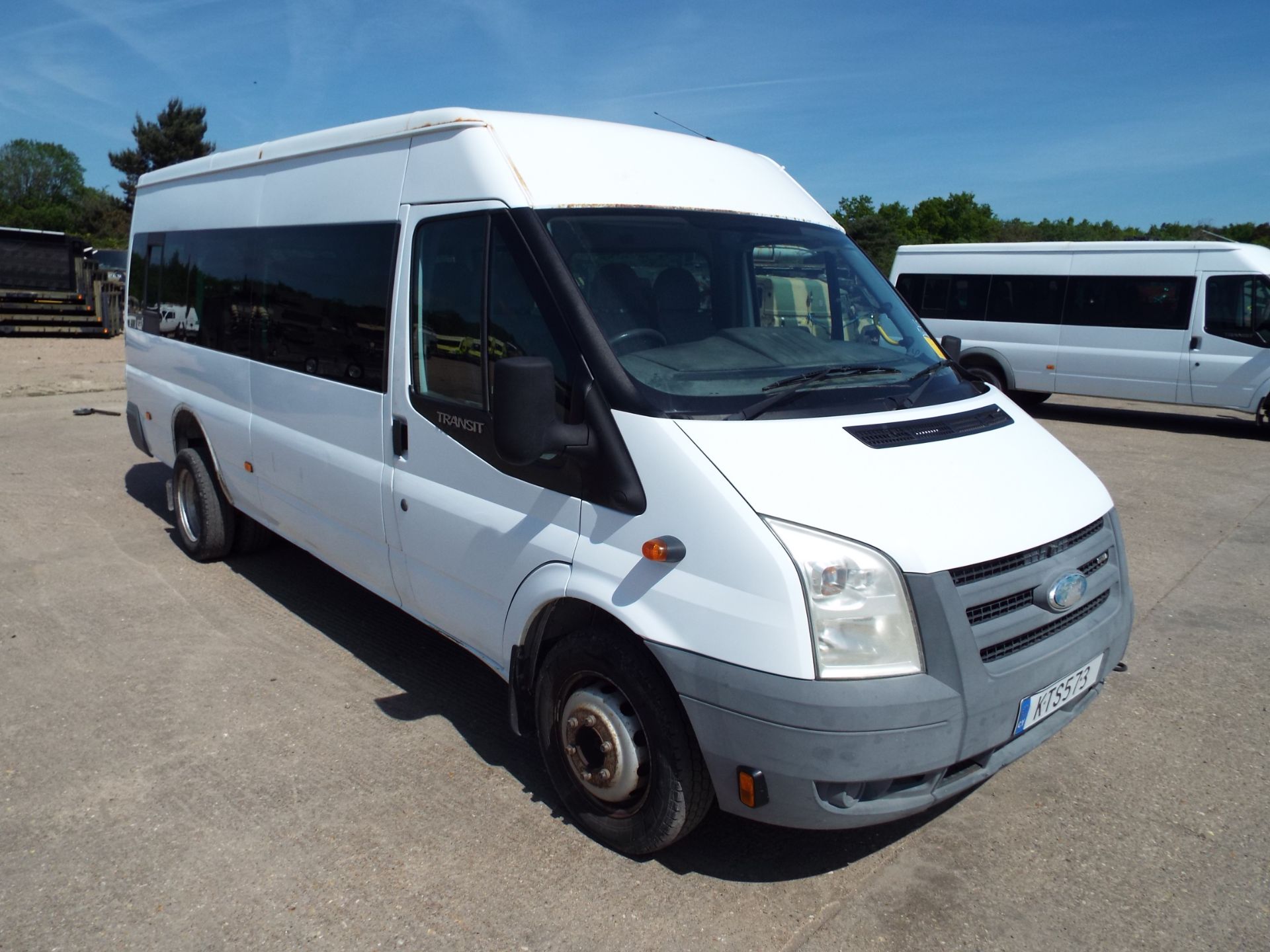 Ford Transit LWB 17 Seat Minibus