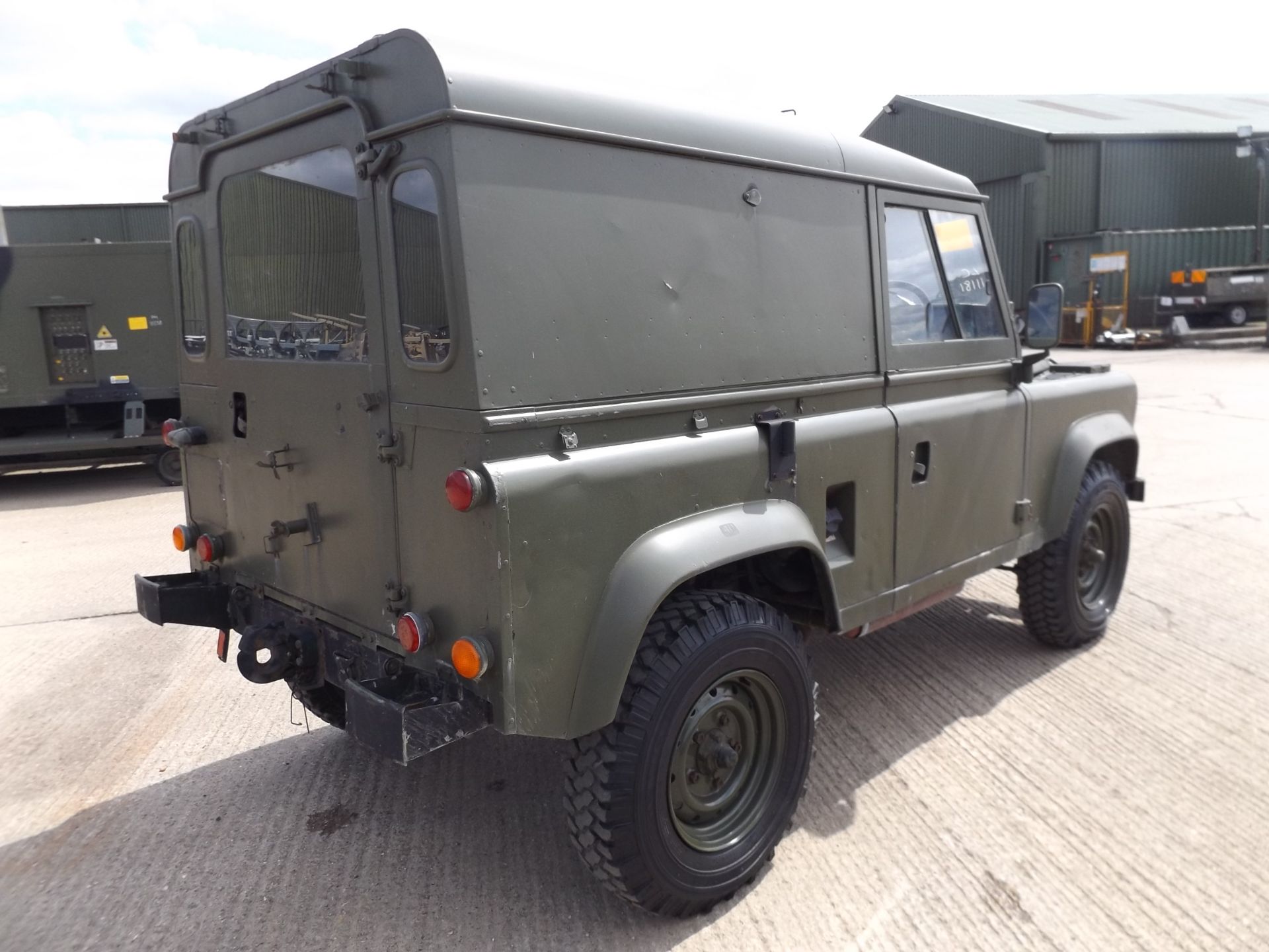 Land Rover Defender 90 Hard Top - Image 8 of 18