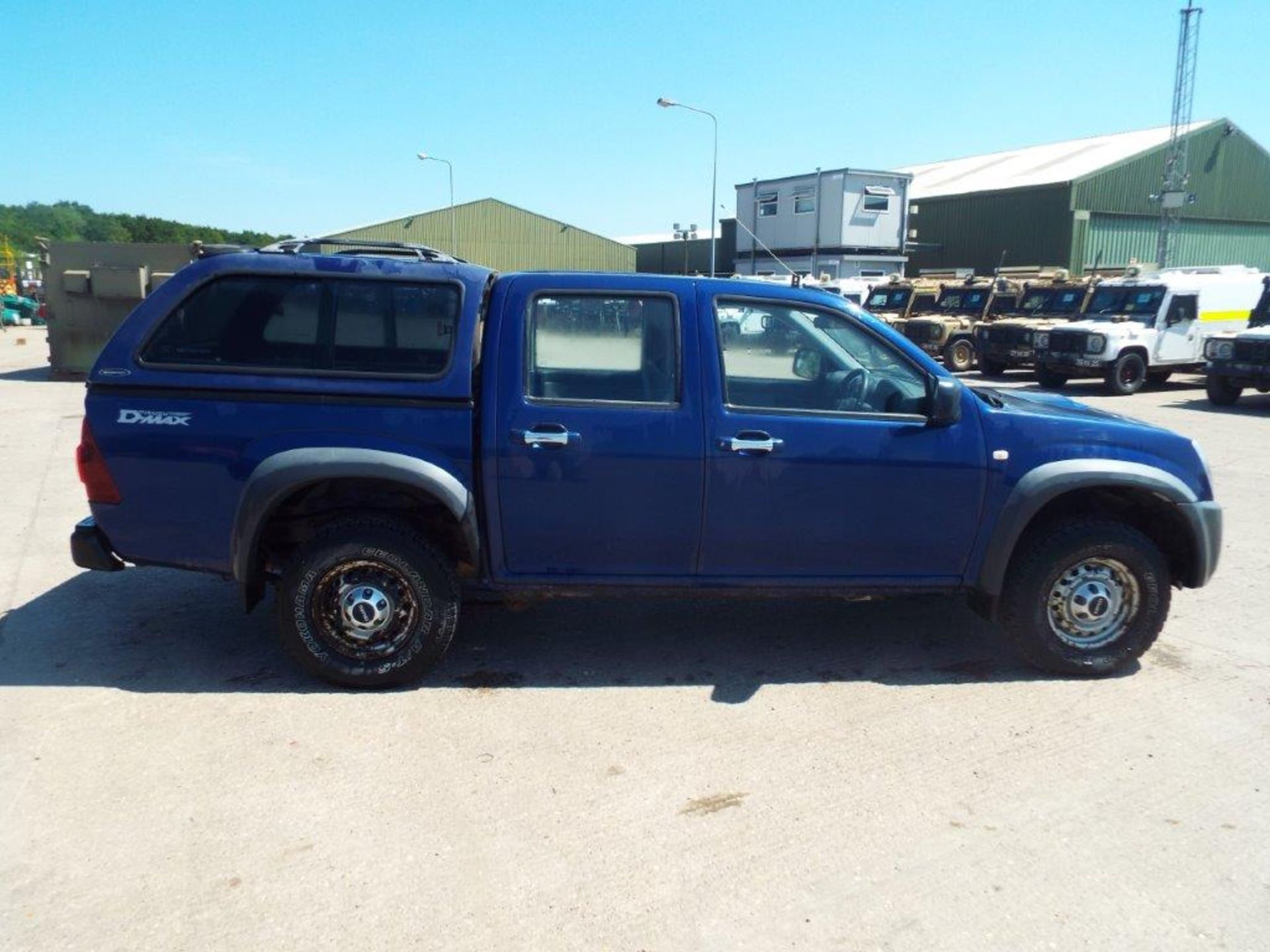 Isuzu D-Max Double Cab 2.5 Diesel 4 x 4 Pickup - Image 8 of 19