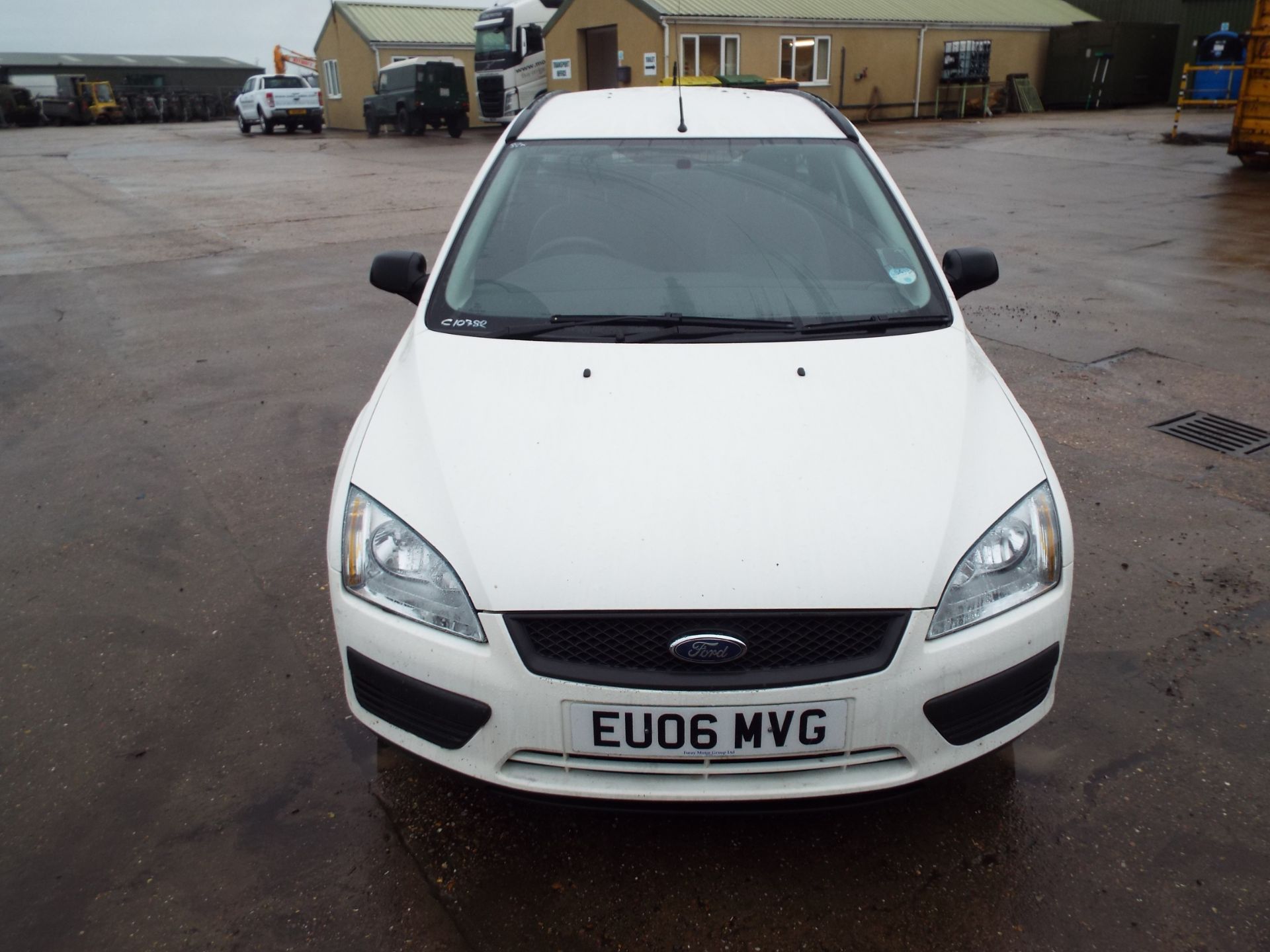 Ford Focus LX 1.6TDCi 5 door Estate - ONLY 32,092 miles! - Image 2 of 18