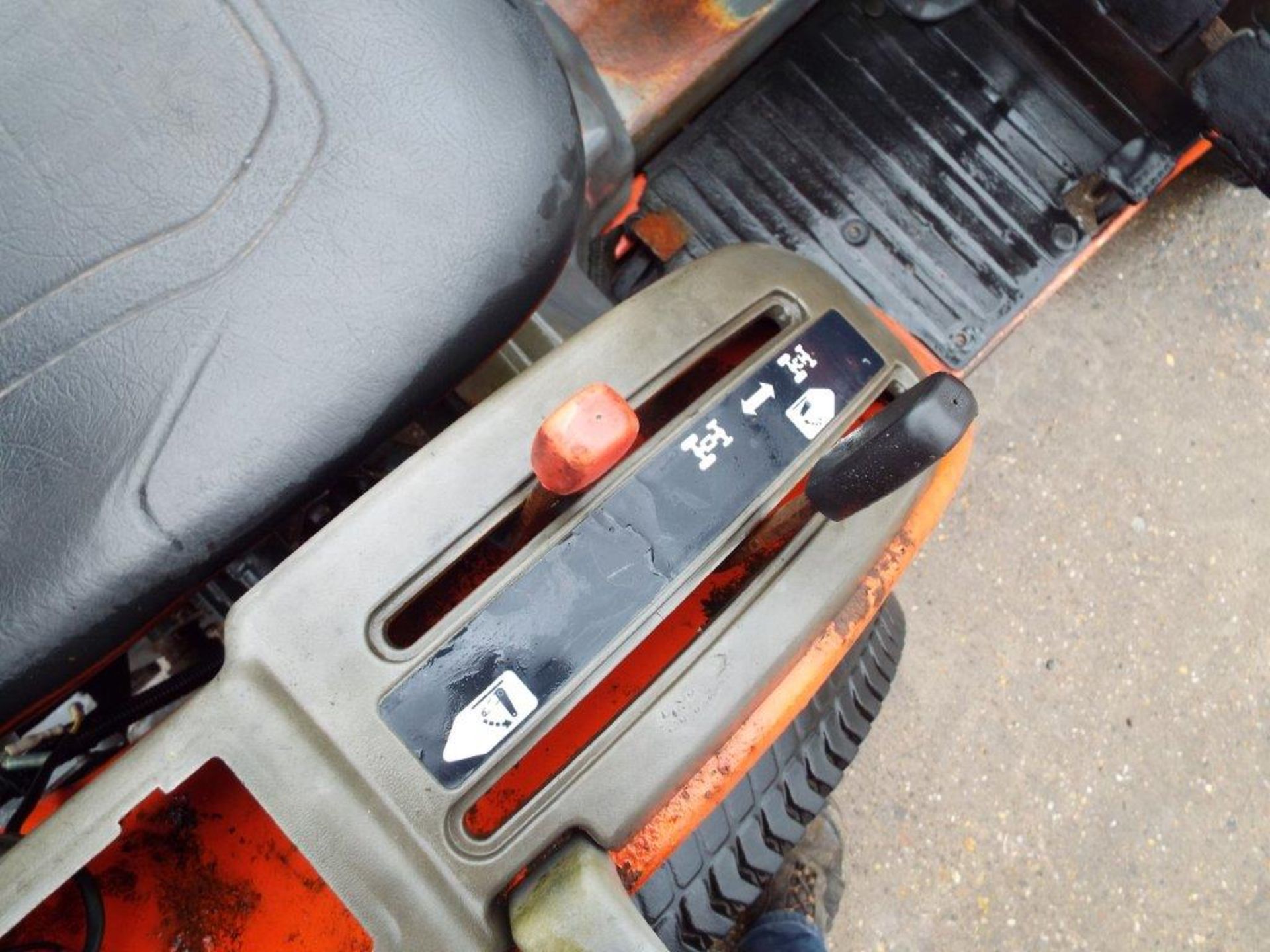 Kubota B1410D 4WD Diesel Powered Compact Tractor with Hydraulic Snow Plough Attachment - Image 16 of 25