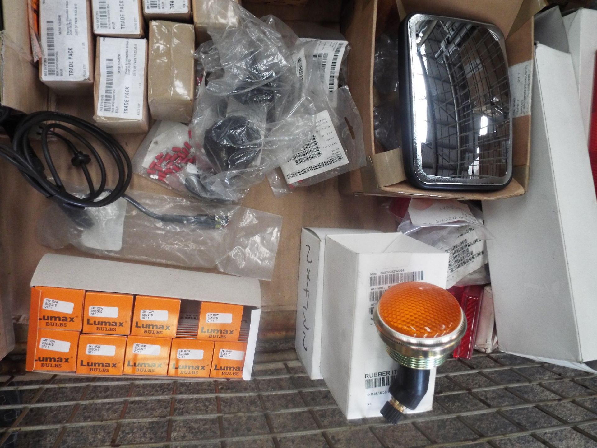 Mixed Stillage of Truck Parts inc Lamps, Lenses, Mirrors, Bulbs etc - Image 6 of 8