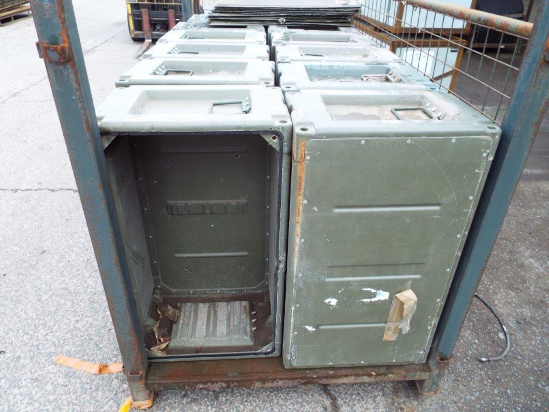 14 x Heavy Duty Interconnecting Storage Boxes with Lids - Image 6 of 9