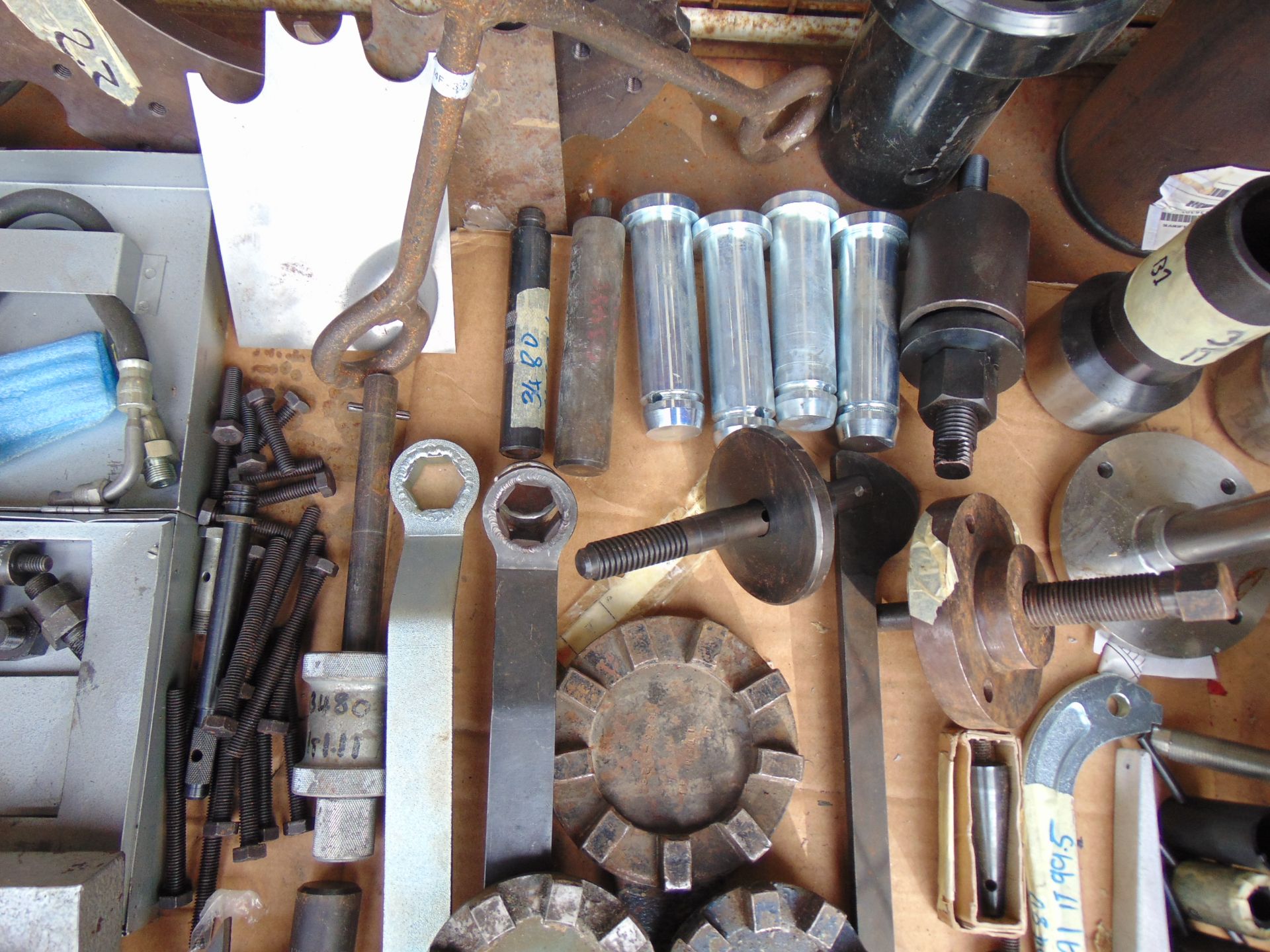 Mixed Stillage of Vehicle Tools - Image 4 of 8