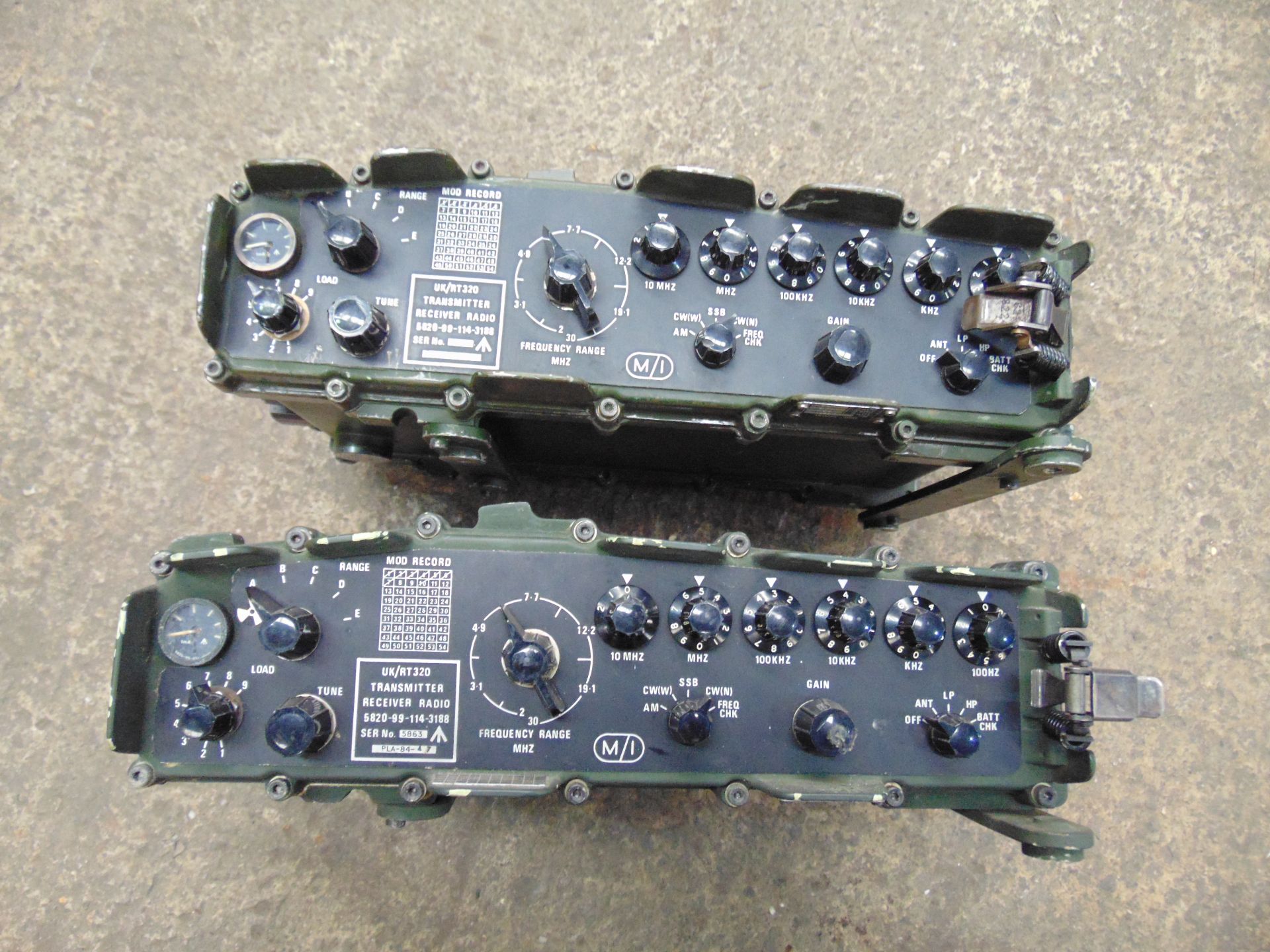 2 x RT320 Transmiter Receiver Radios - Image 2 of 4