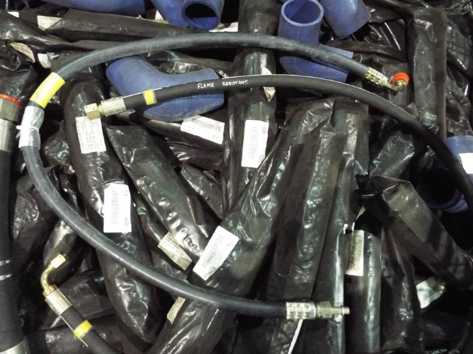 Mixed Stillage of Hydraulic and Rubber Hoses - Bild 4 aus 7