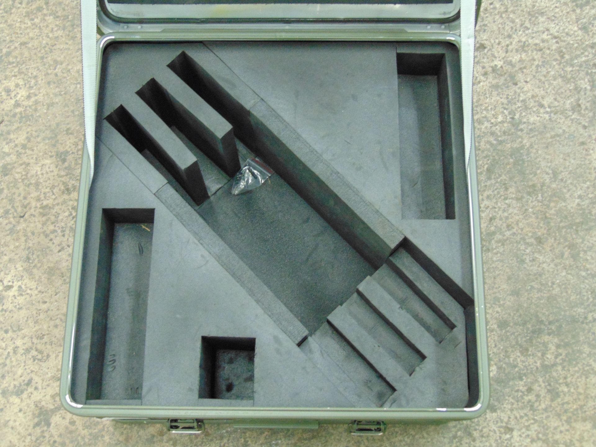 2 x Heavy Duty Zarges Aluminium Cases - Image 8 of 8