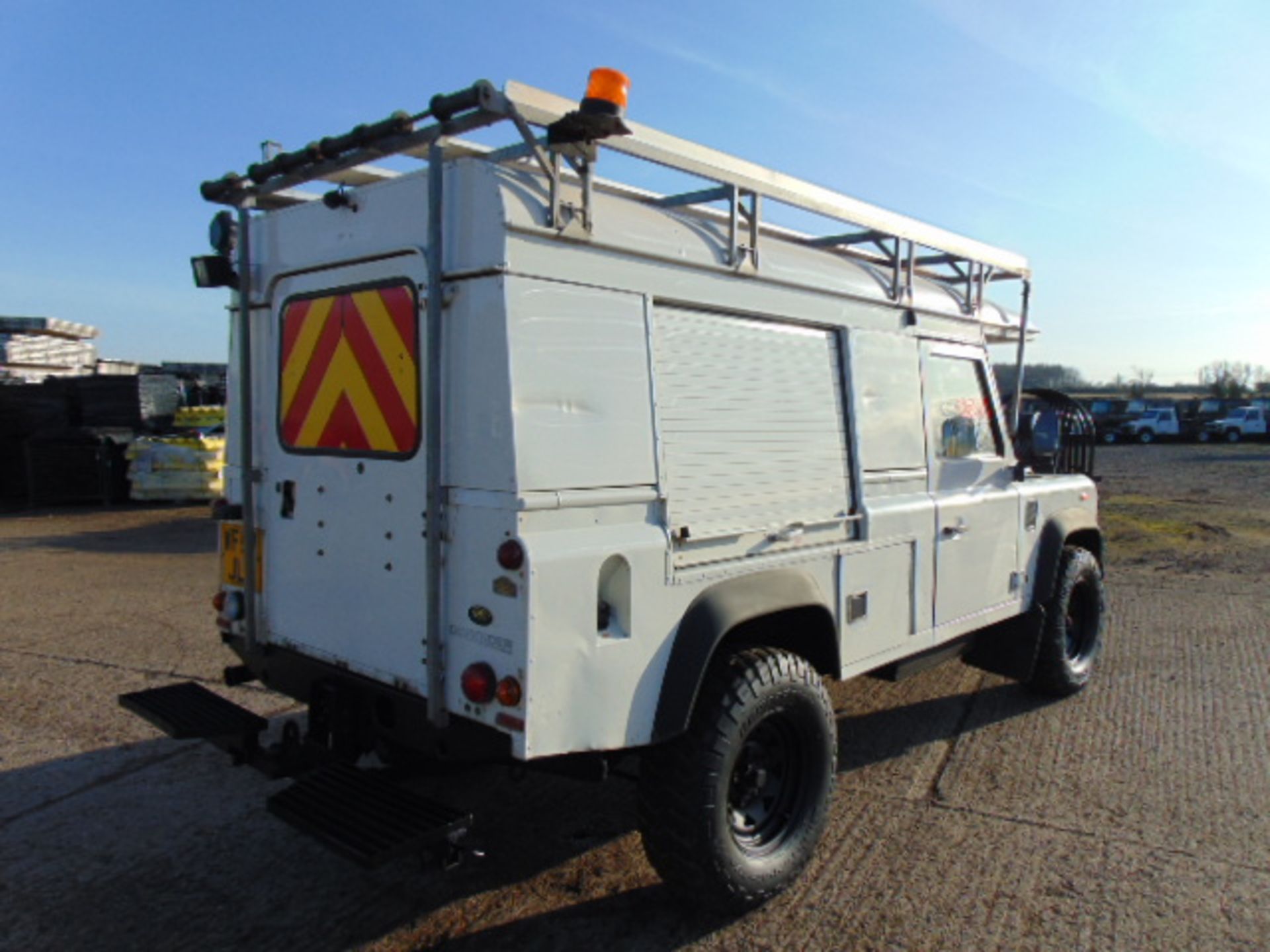 2007 Land Rover Defender 110 Puma Hardtop 4x4 Special Utility (Mobile Workshop) complete with Winch - Bild 6 aus 25